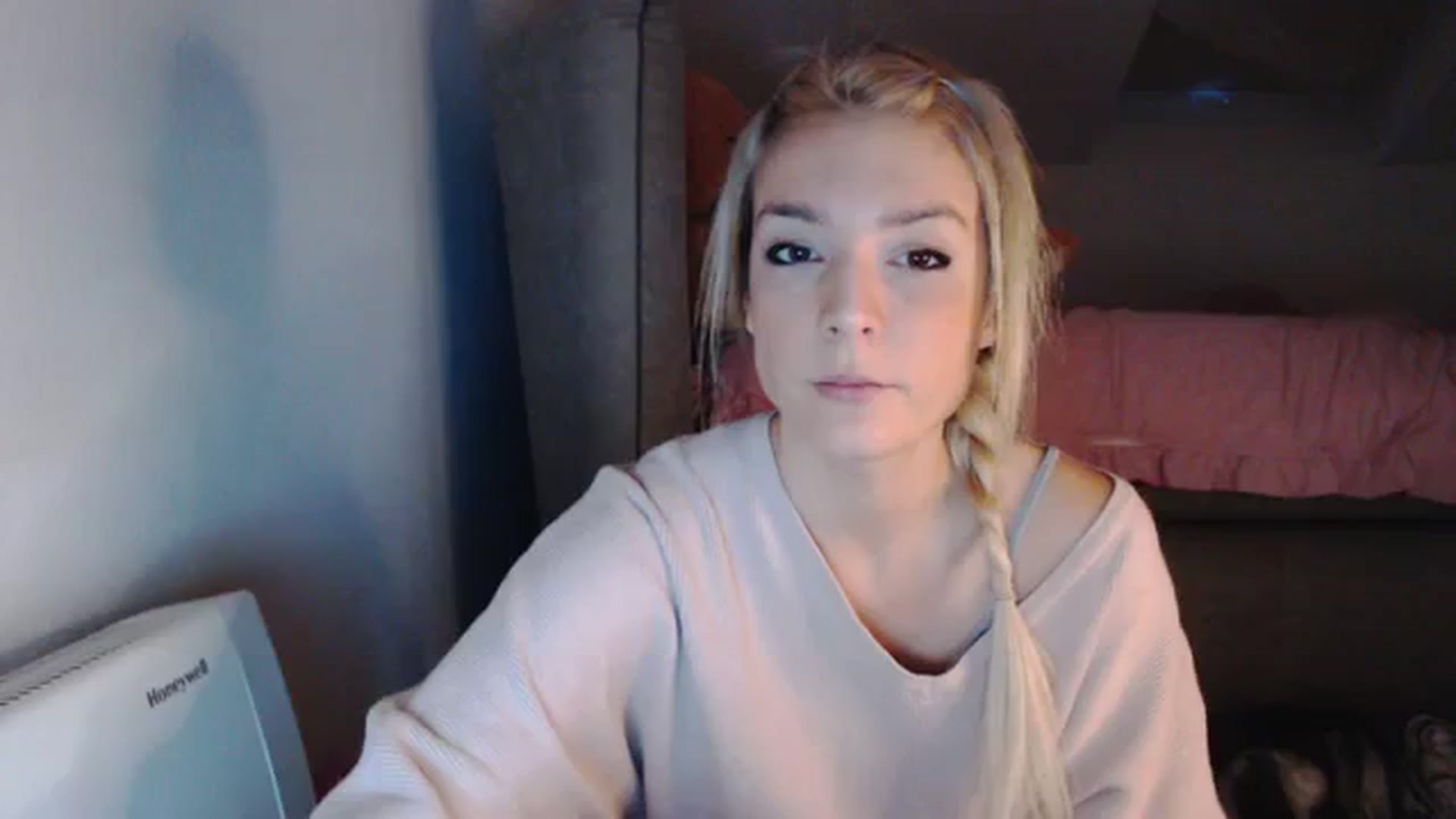 Gallery image thumbnail from AllleeS's myfreecams stream on, 11/29/2023, 15:15 image 1 of 20