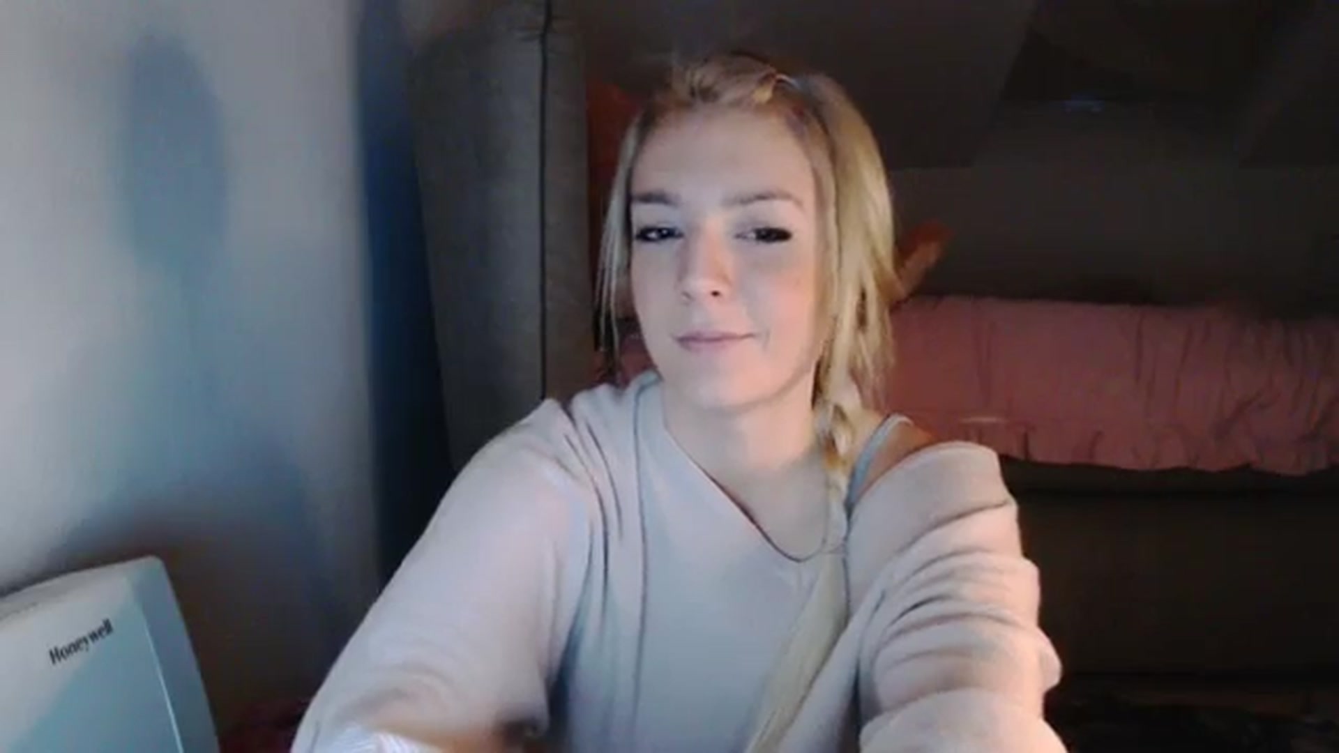 Gallery image thumbnail from AllleeS's myfreecams stream on, 11/29/2023, 15:15 image 12 of 20