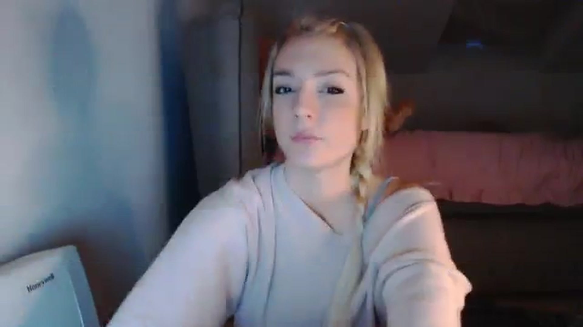 Gallery image thumbnail from AllleeS's myfreecams stream on, 11/29/2023, 15:15 image 6 of 20