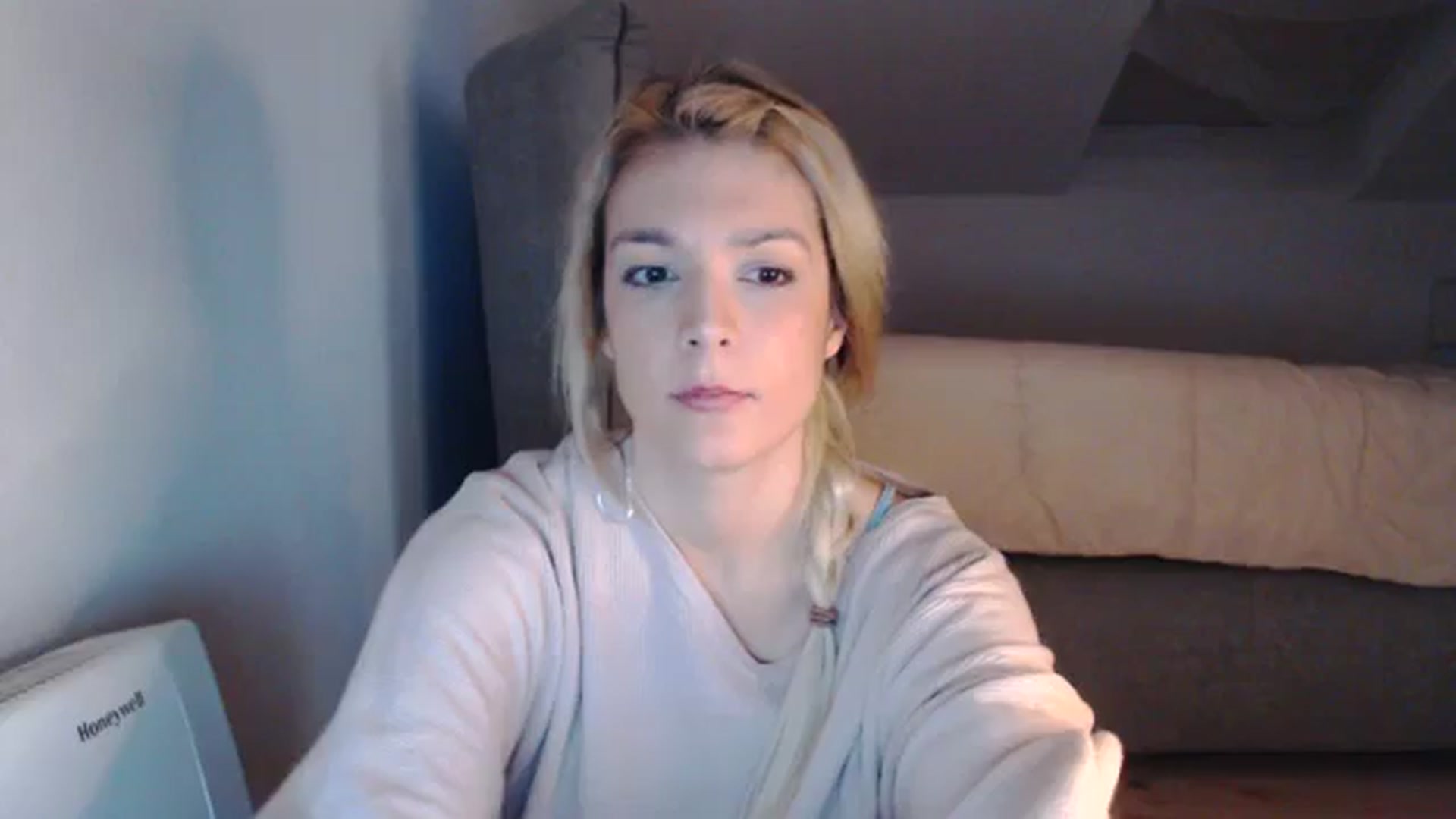 Gallery image thumbnail from AllleeS's myfreecams stream on, 12/17/2023, 15:07 image 5 of 20