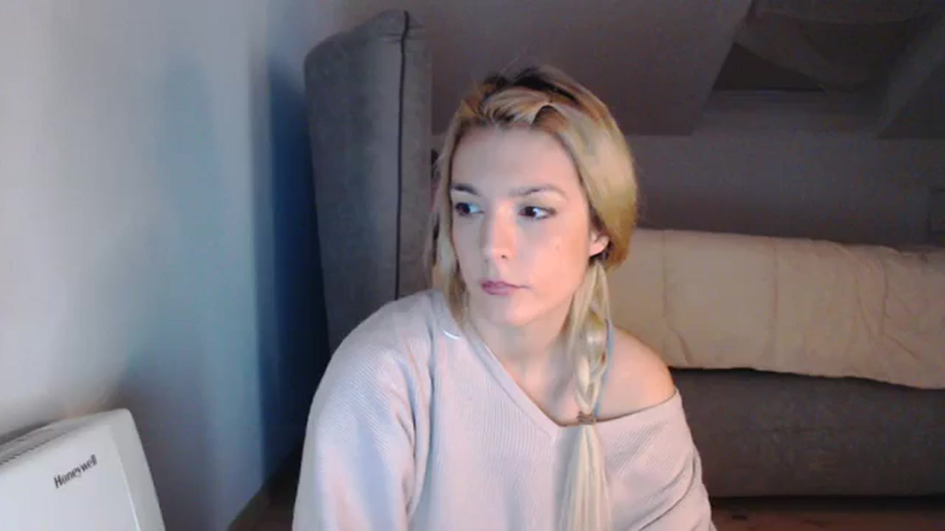 Gallery image thumbnail from AllleeS's myfreecams stream on, 12/17/2023, 15:07 image 1 of 20