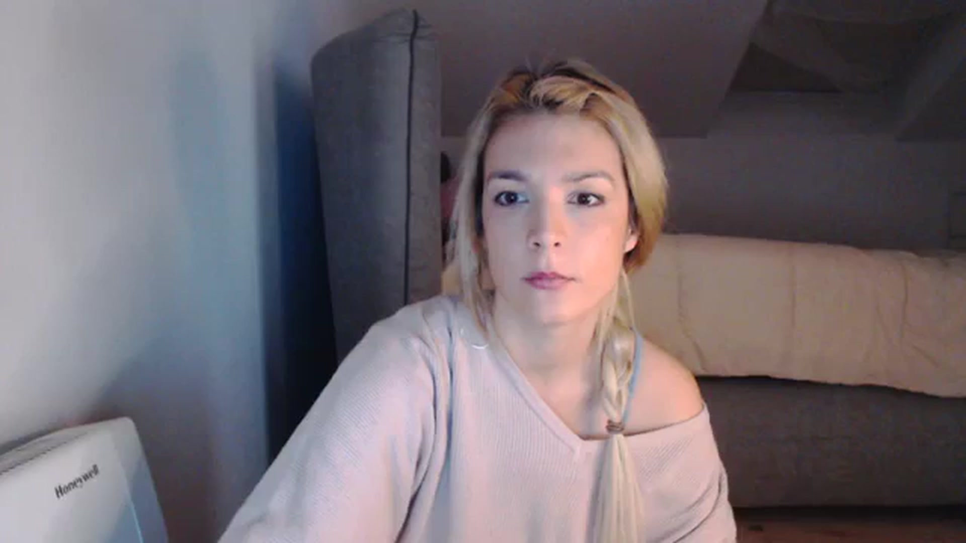 Gallery image thumbnail from AllleeS's myfreecams stream on, 12/17/2023, 15:07 image 2 of 20