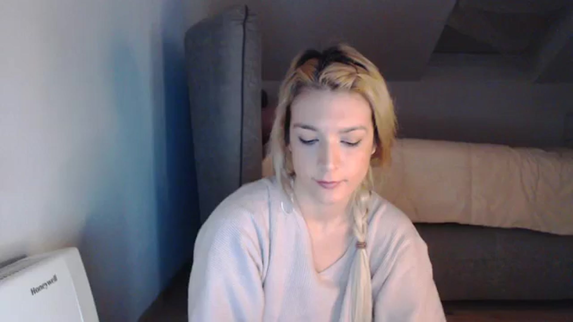 Gallery image thumbnail from AllleeS's myfreecams stream on, 12/17/2023, 15:07 image 11 of 20