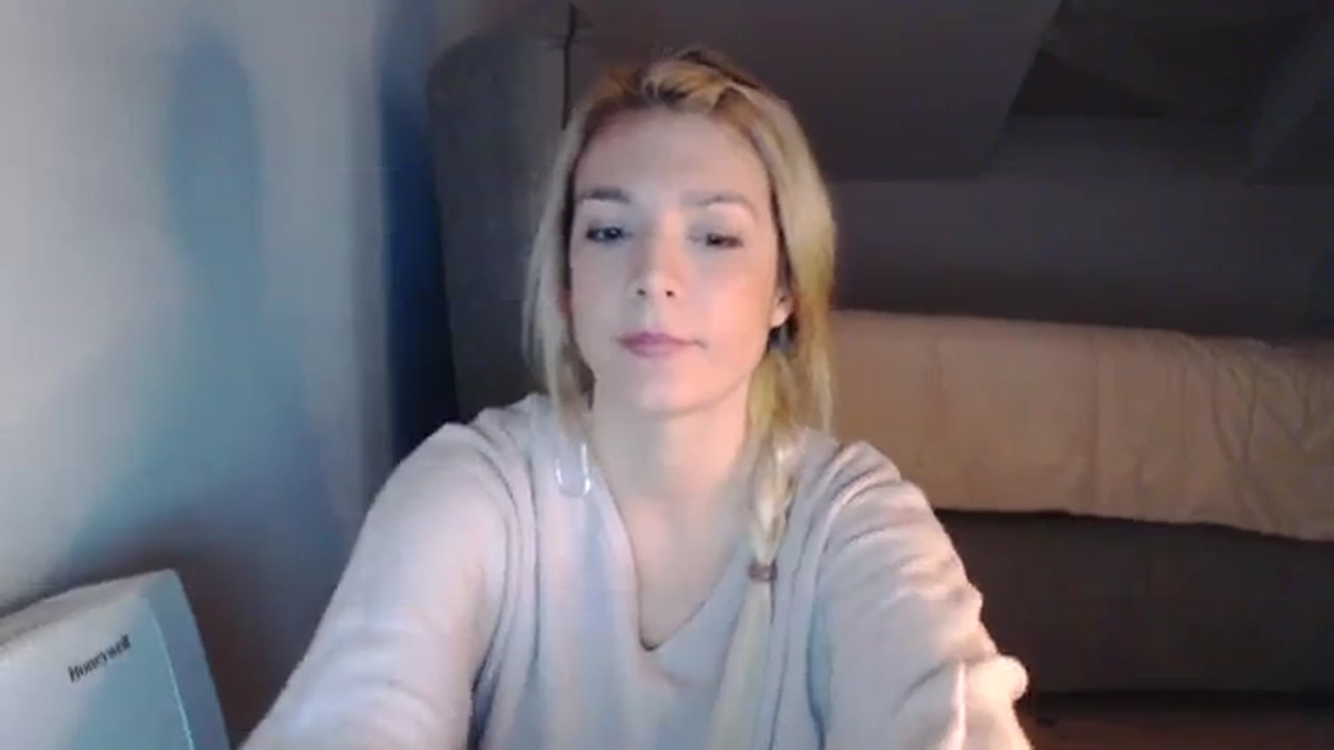 Gallery image thumbnail from AllleeS's myfreecams stream on, 12/17/2023, 15:07 image 15 of 20