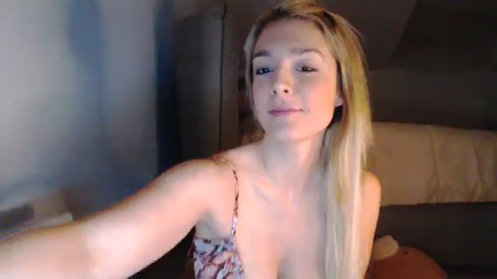 Gallery image thumbnail from AllleeS's myfreecams stream on, 12/19/2023, 16:49 image 4 of 20