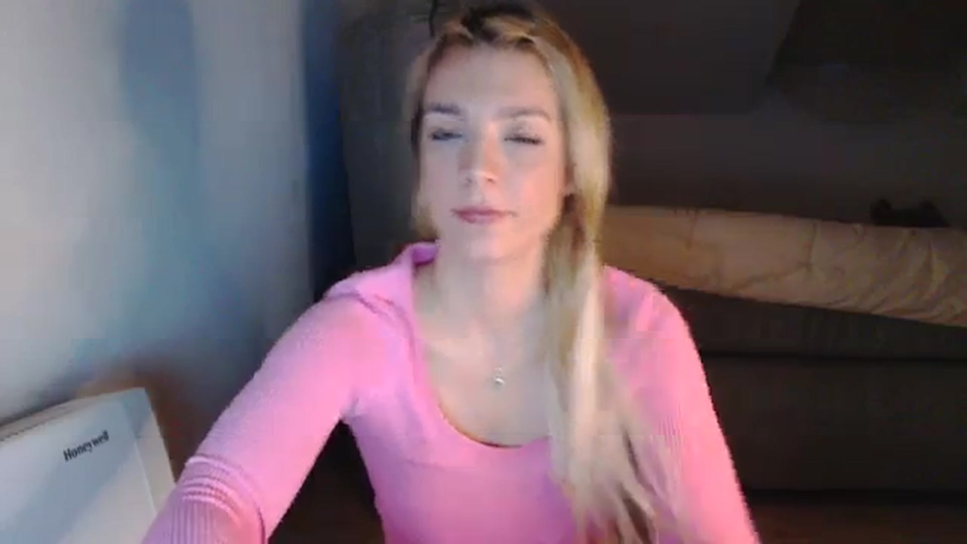 Gallery image thumbnail from AllleeS's myfreecams stream on, 12/26/2023, 15:06 image 11 of 20