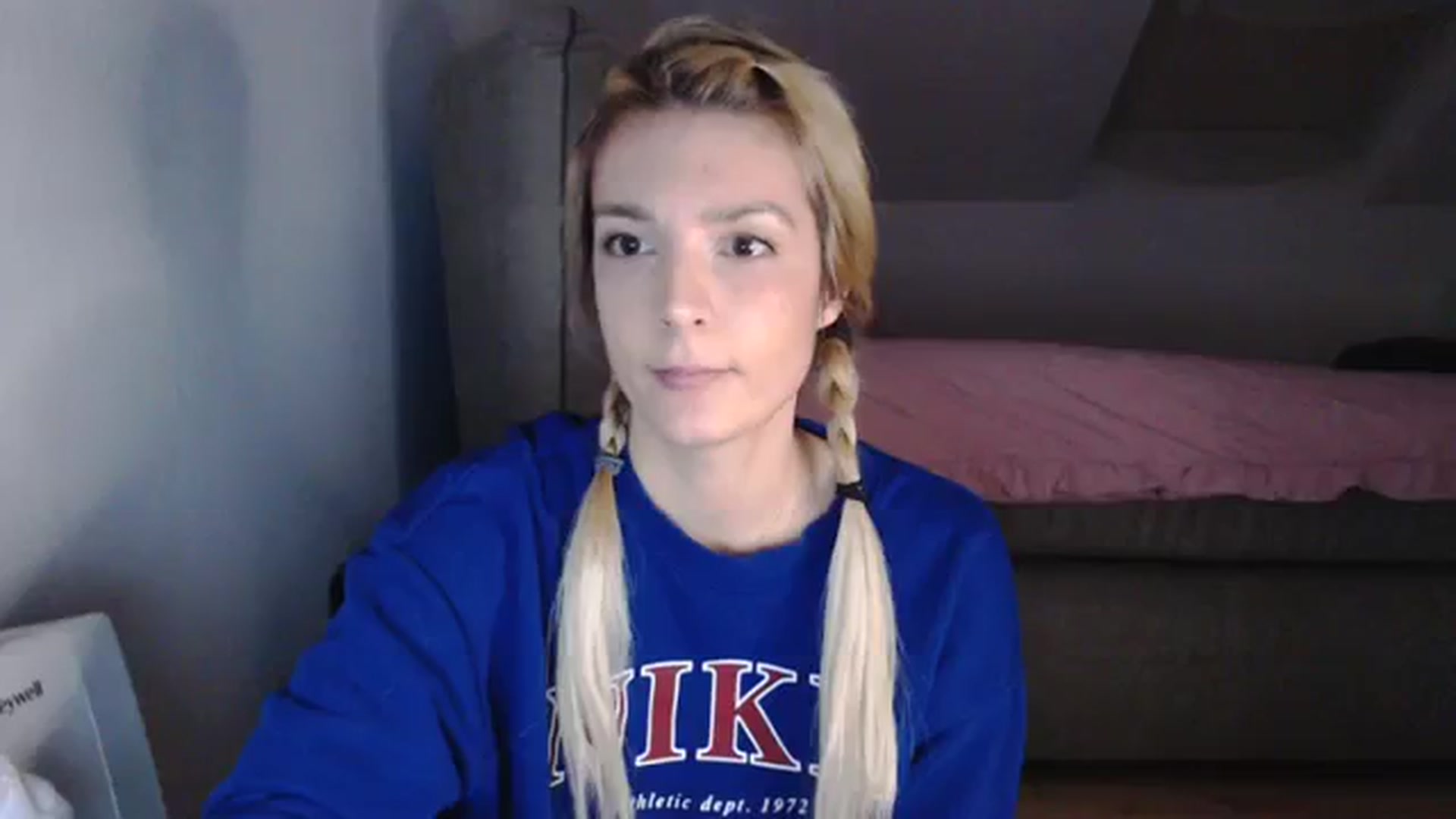 Gallery image thumbnail from AllleeS's myfreecams stream on, 01/07/2024, 15:04 image 5 of 20