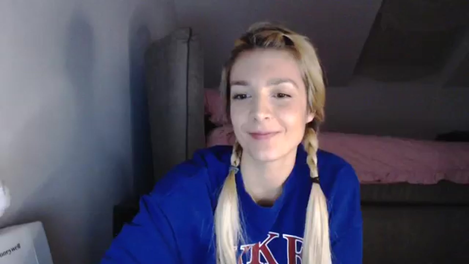 Gallery image thumbnail from AllleeS's myfreecams stream on, 01/07/2024, 15:04 image 11 of 20