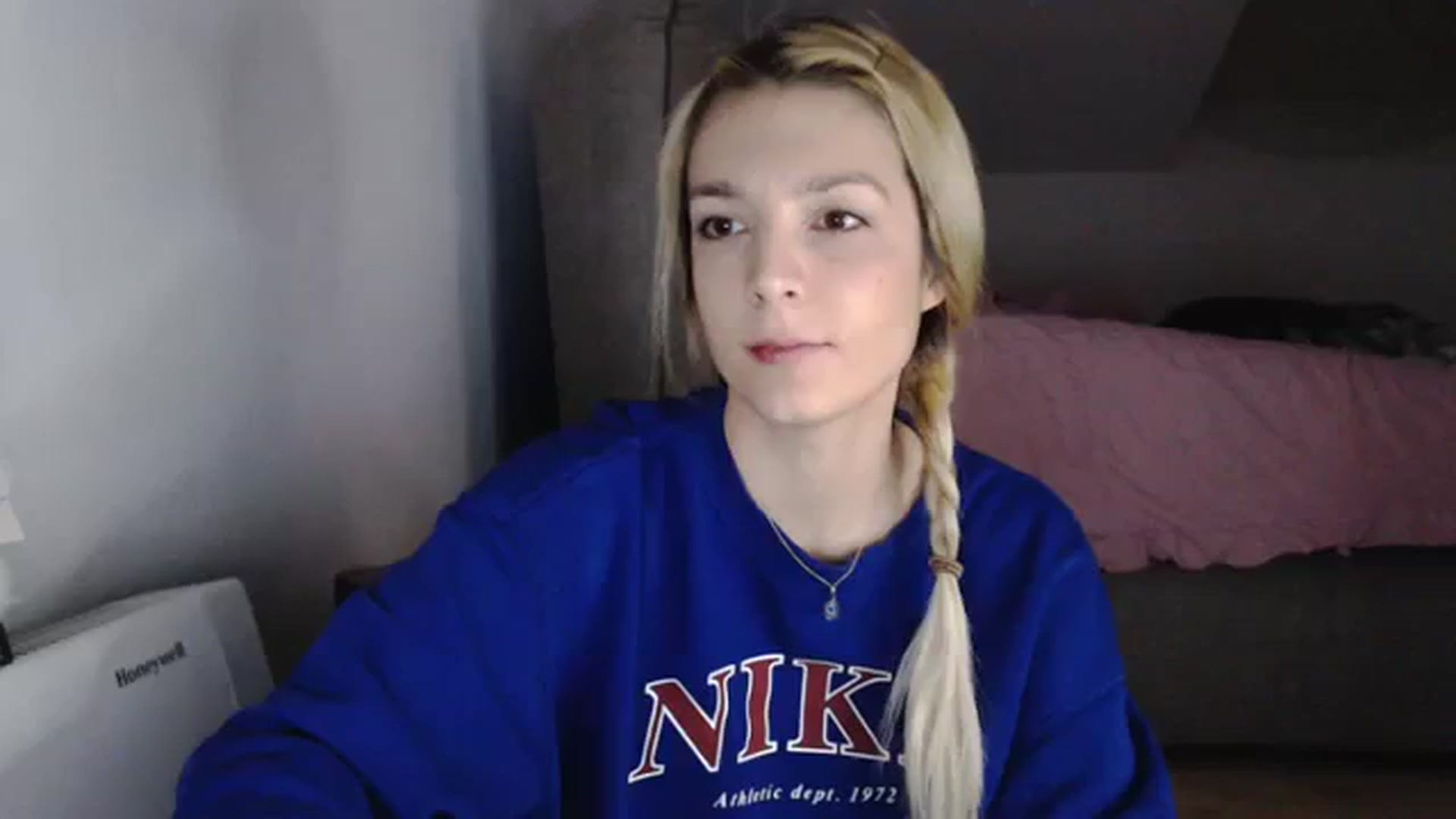 Gallery image thumbnail from AllleeS's myfreecams stream on, 01/10/2024, 14:34 image 1 of 20