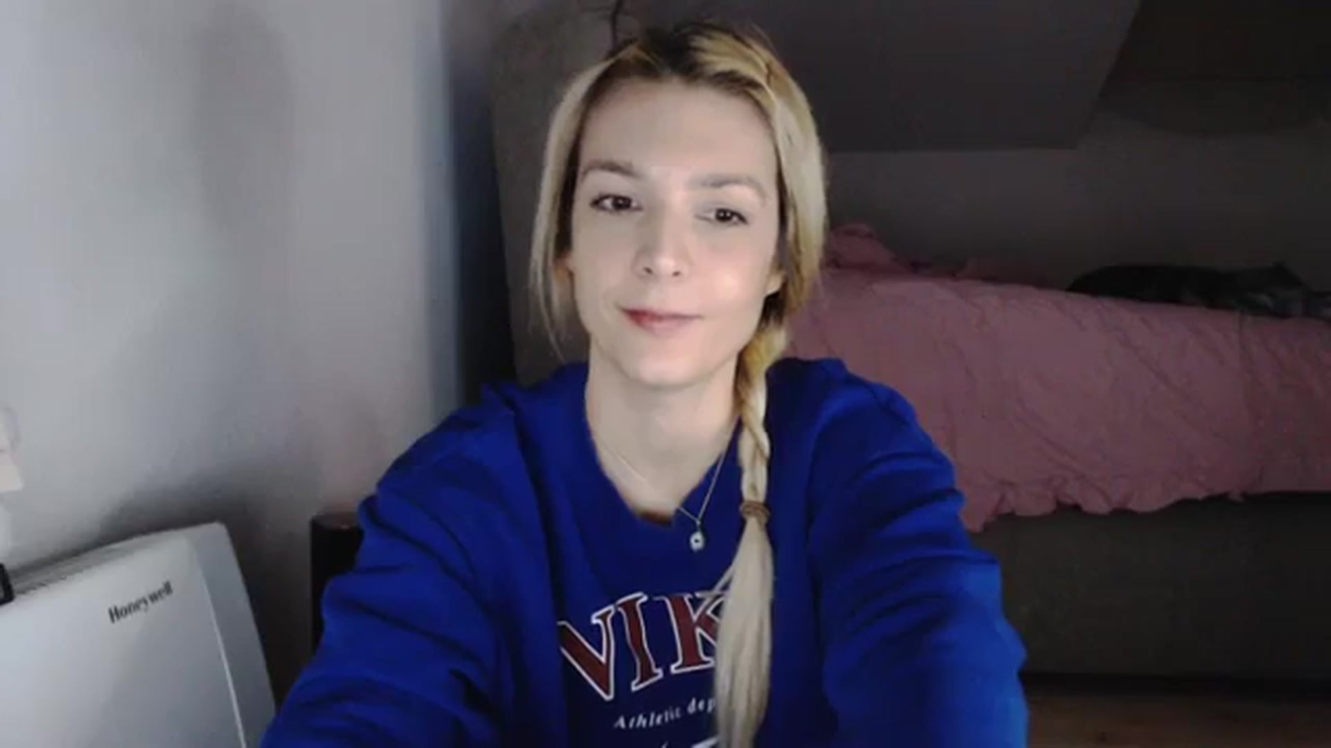 Gallery image thumbnail from AllleeS's myfreecams stream on, 01/10/2024, 14:34 image 11 of 20