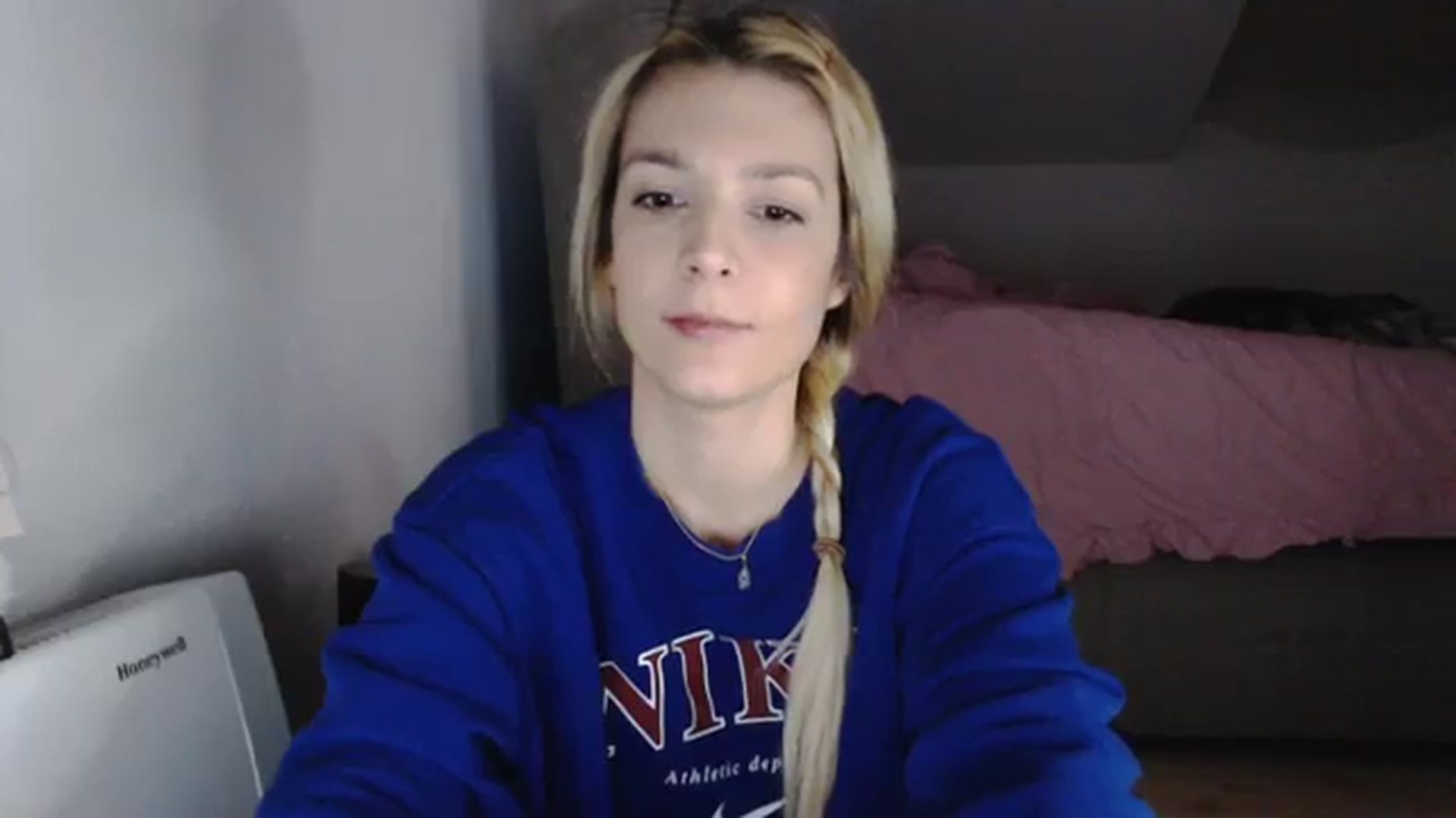 Gallery image thumbnail from AllleeS's myfreecams stream on, 01/10/2024, 14:34 image 5 of 20