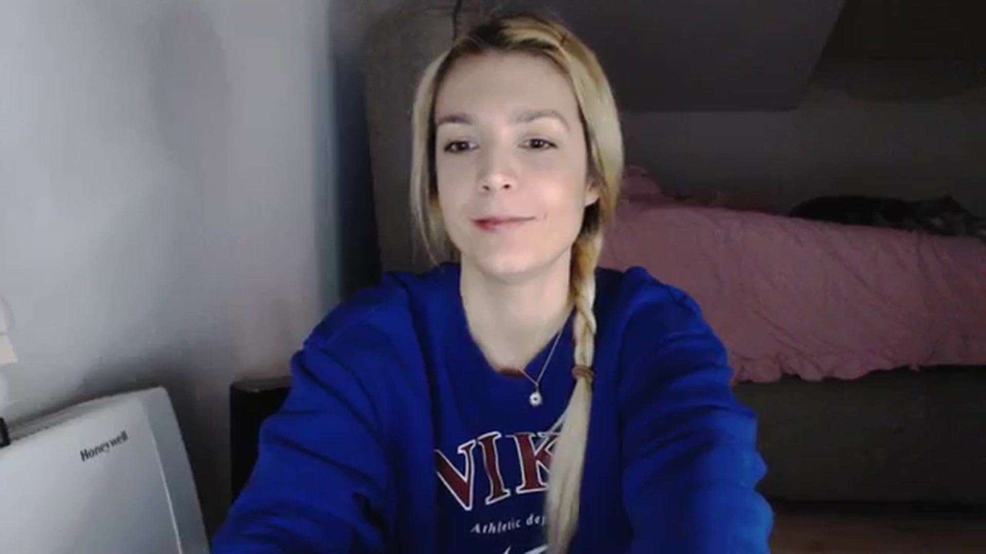 Gallery image thumbnail from AllleeS's myfreecams stream on, 01/10/2024, 14:34 image 9 of 20
