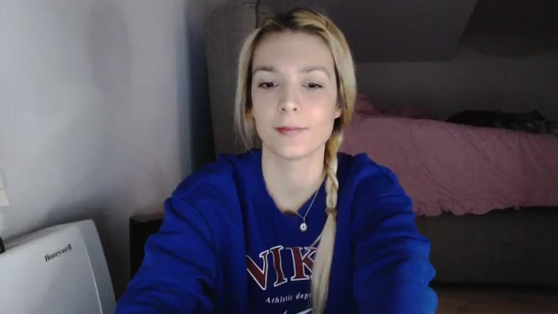 Gallery image thumbnail from AllleeS's myfreecams stream on, 01/10/2024, 14:34 image 10 of 20