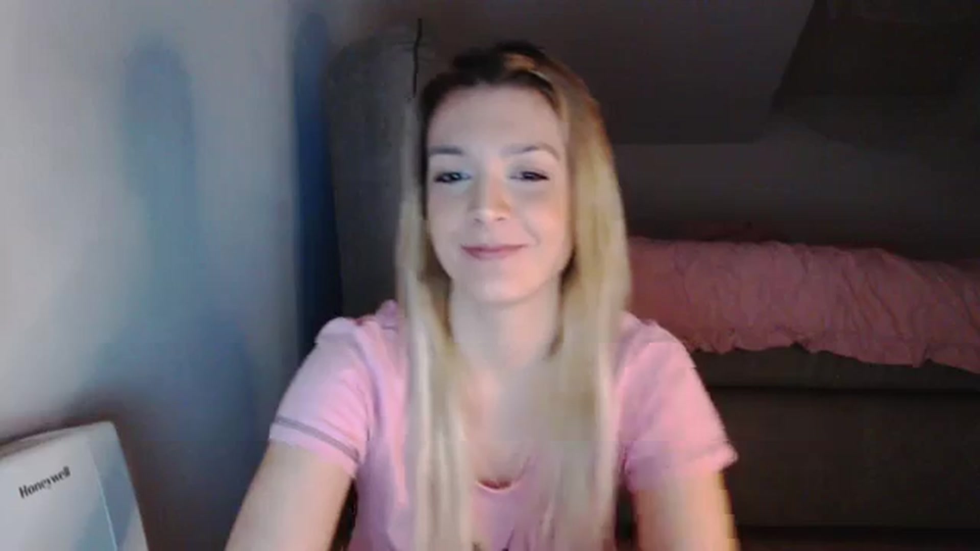 Gallery image thumbnail from AllleeS's myfreecams stream on, 01/26/2024, 14:10 image 14 of 20