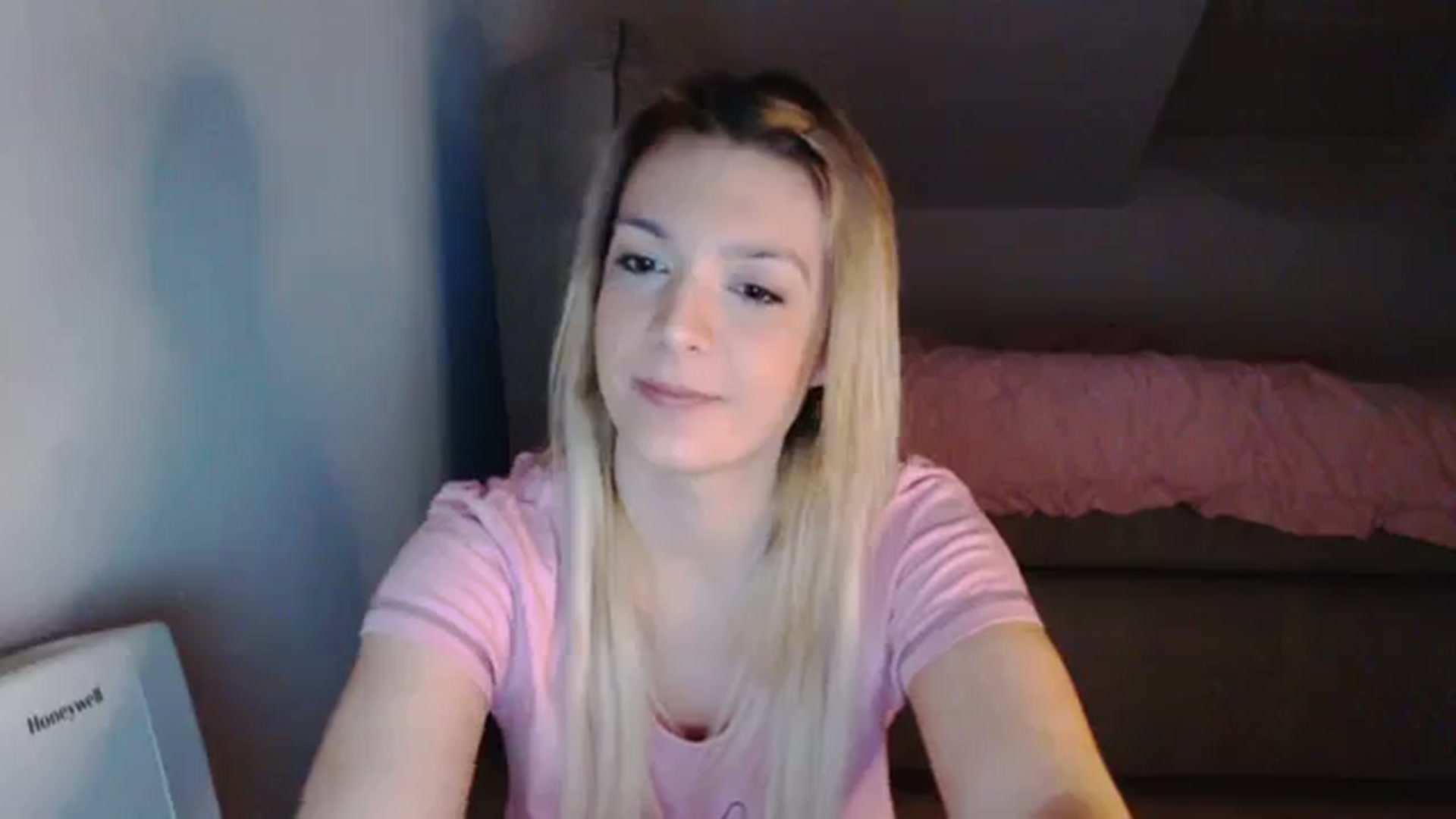 Gallery image thumbnail from AllleeS's myfreecams stream on, 01/26/2024, 14:10 image 19 of 20