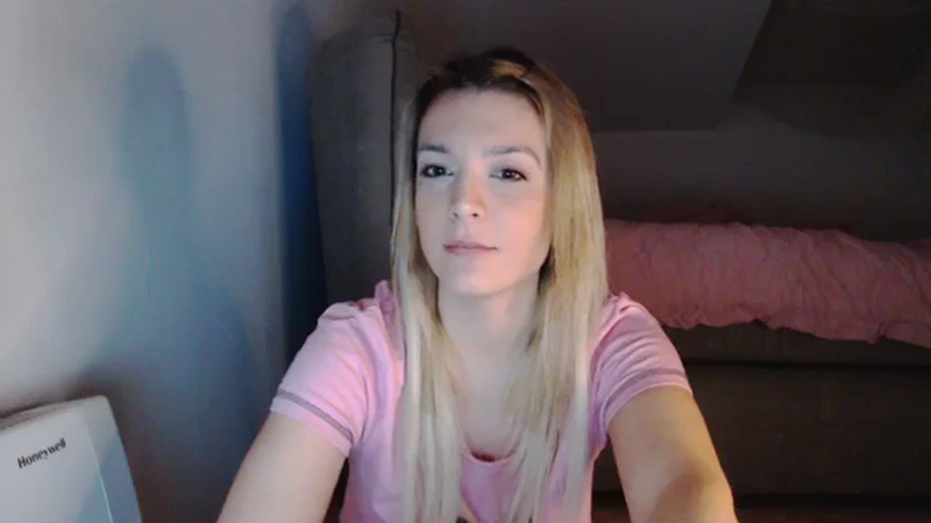 Gallery image thumbnail from AllleeS's myfreecams stream on, 01/26/2024, 14:10 image 13 of 20