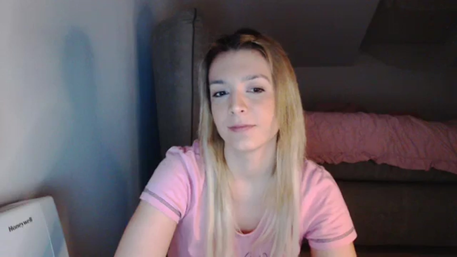 Gallery image thumbnail from AllleeS's myfreecams stream on, 01/26/2024, 14:10 image 15 of 20