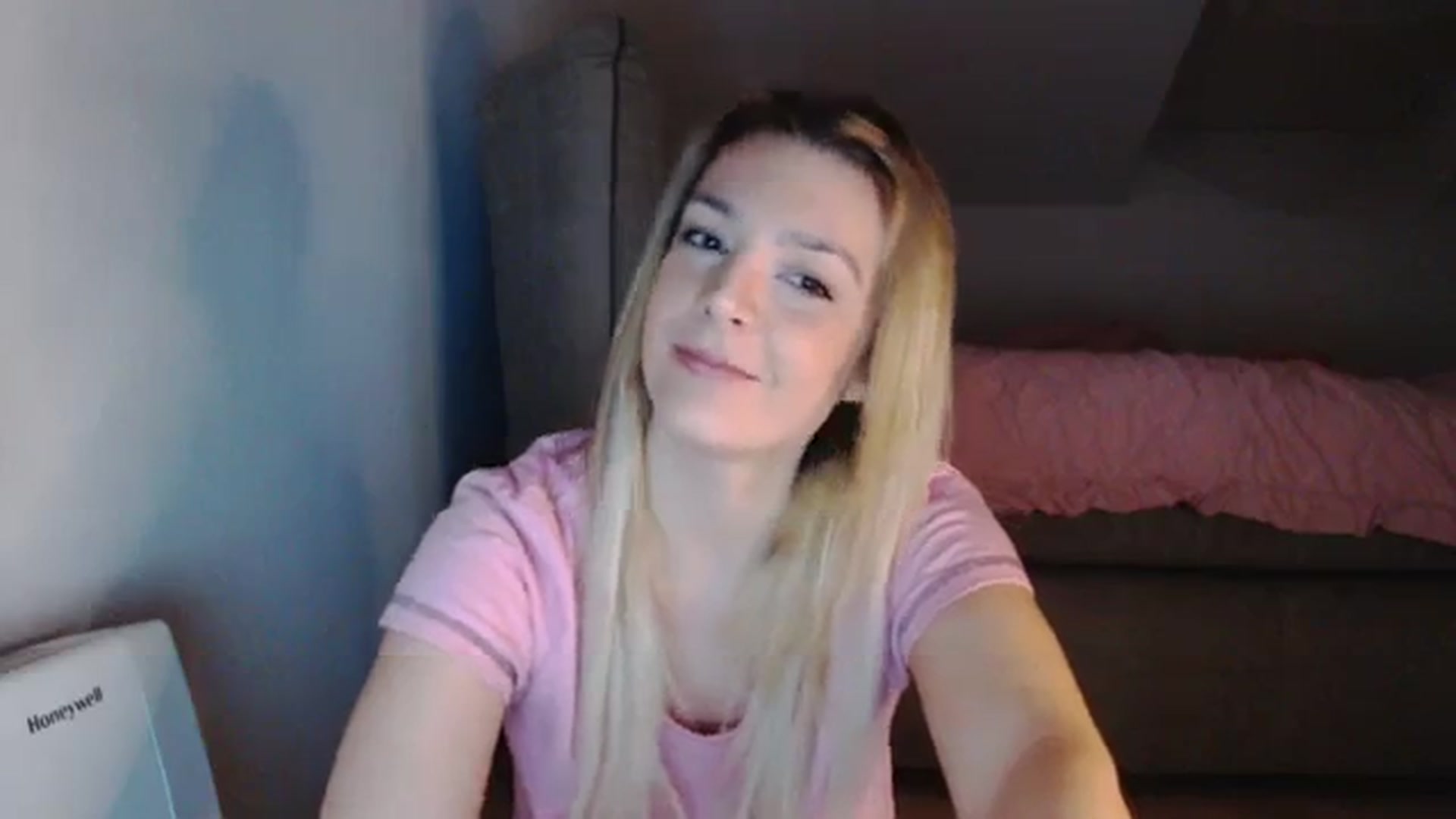 Gallery image thumbnail from AllleeS's myfreecams stream on, 01/26/2024, 14:10 image 9 of 20