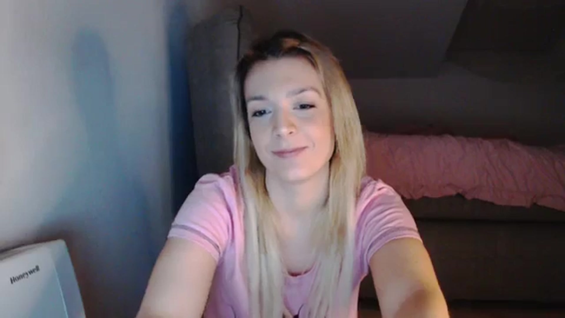 Gallery image thumbnail from AllleeS's myfreecams stream on, 01/26/2024, 14:10 image 12 of 20