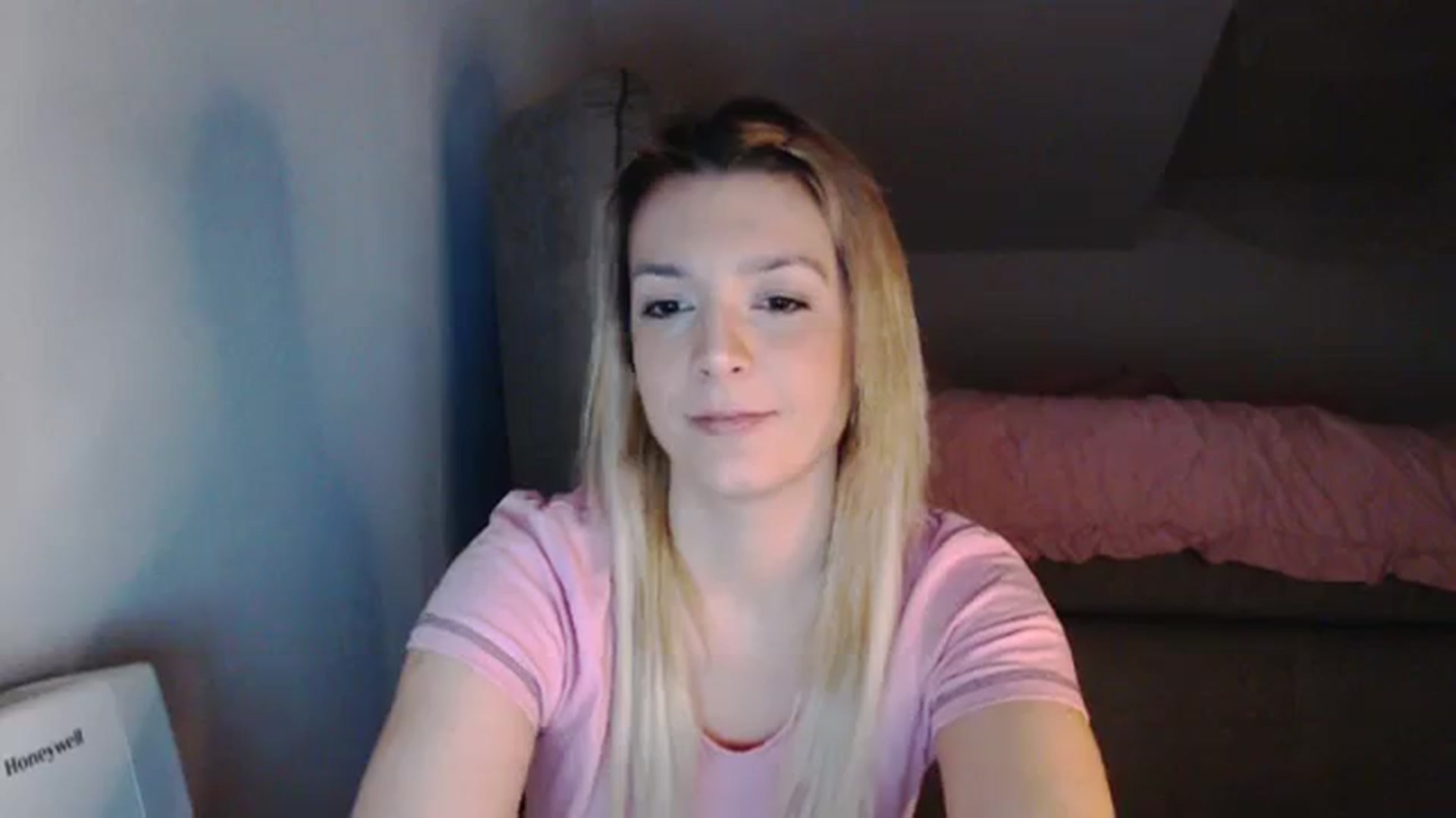 Gallery image thumbnail from AllleeS's myfreecams stream on, 01/26/2024, 14:43 image 18 of 20