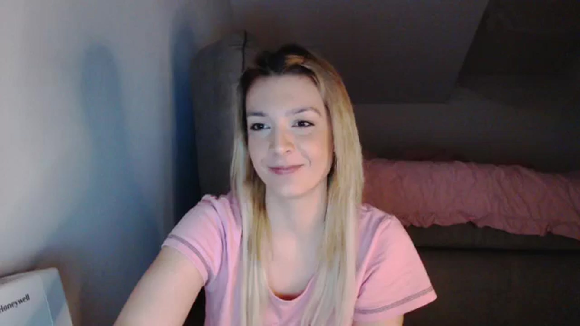 Gallery image thumbnail from AllleeS's myfreecams stream on, 01/26/2024, 14:43 image 10 of 20
