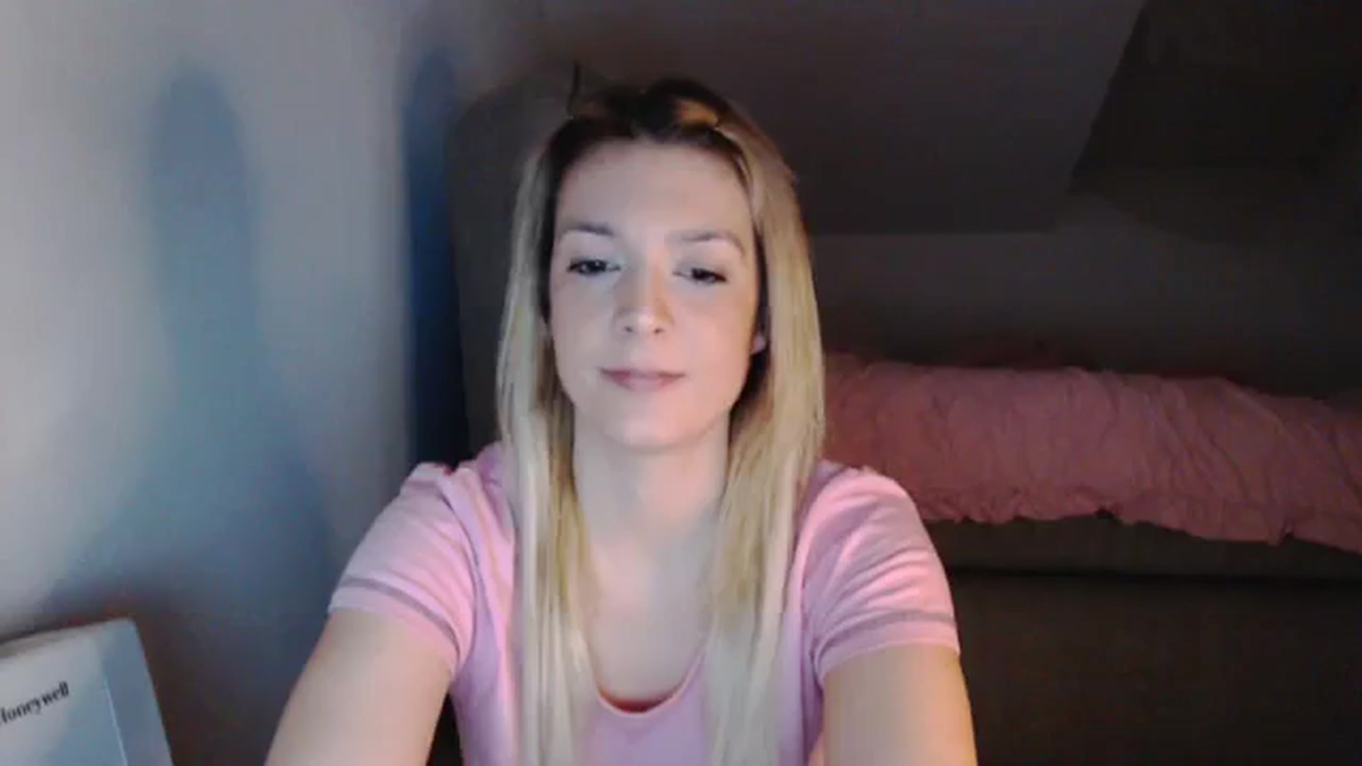 Gallery image thumbnail from AllleeS's myfreecams stream on, 01/26/2024, 14:43 image 6 of 20