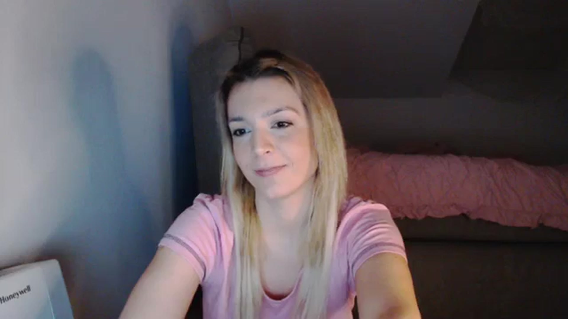 Gallery image thumbnail from AllleeS's myfreecams stream on, 01/26/2024, 14:43 image 12 of 20