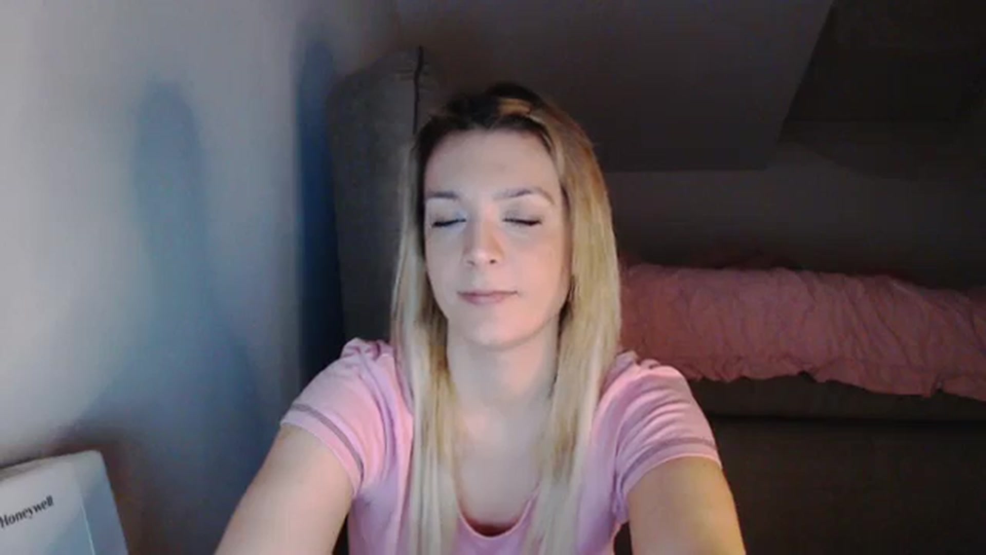 Gallery image thumbnail from AllleeS's myfreecams stream on, 01/26/2024, 14:43 image 16 of 20