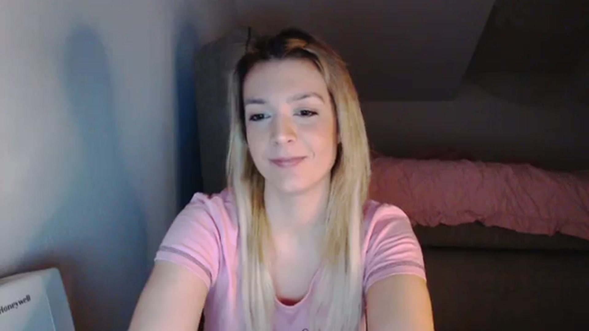 Gallery image thumbnail from AllleeS's myfreecams stream on, 01/26/2024, 14:43 image 7 of 20