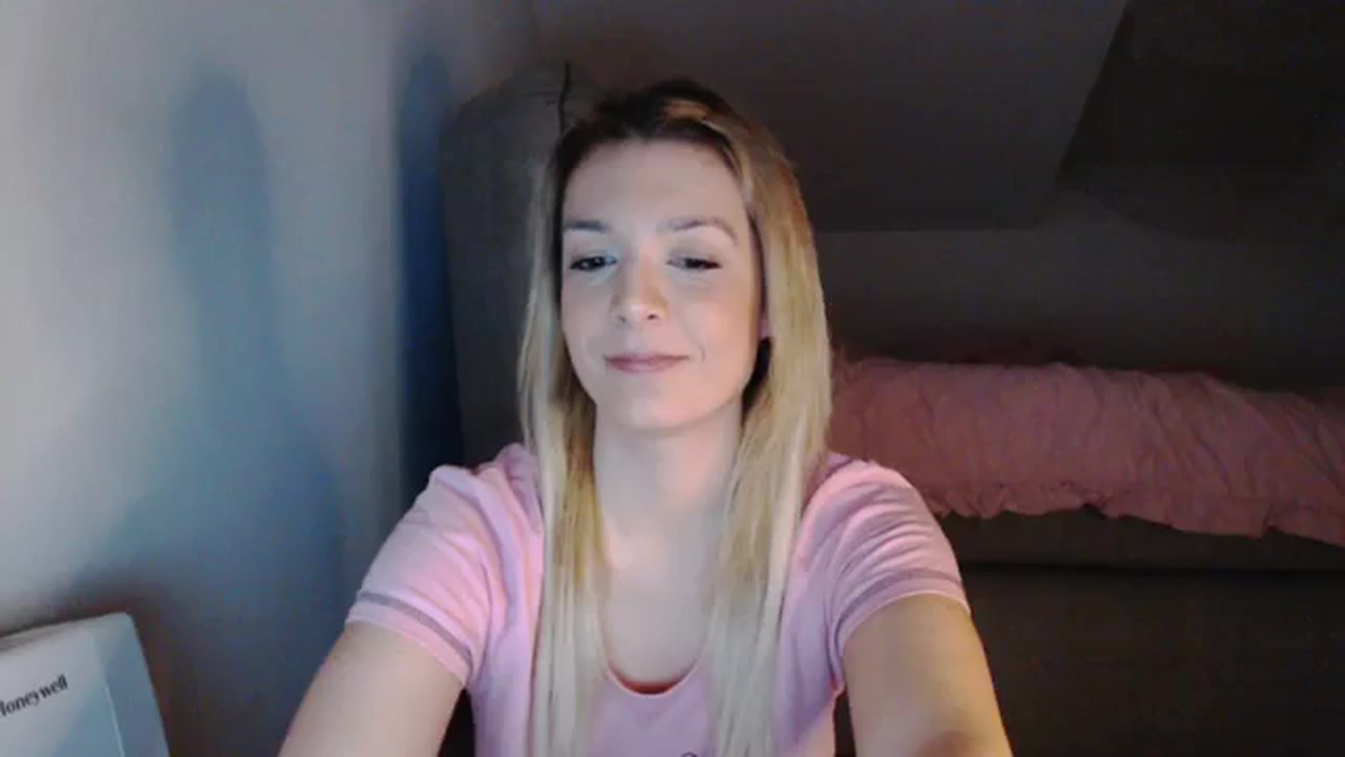 Gallery image thumbnail from AllleeS's myfreecams stream on, 01/26/2024, 14:43 image 3 of 20