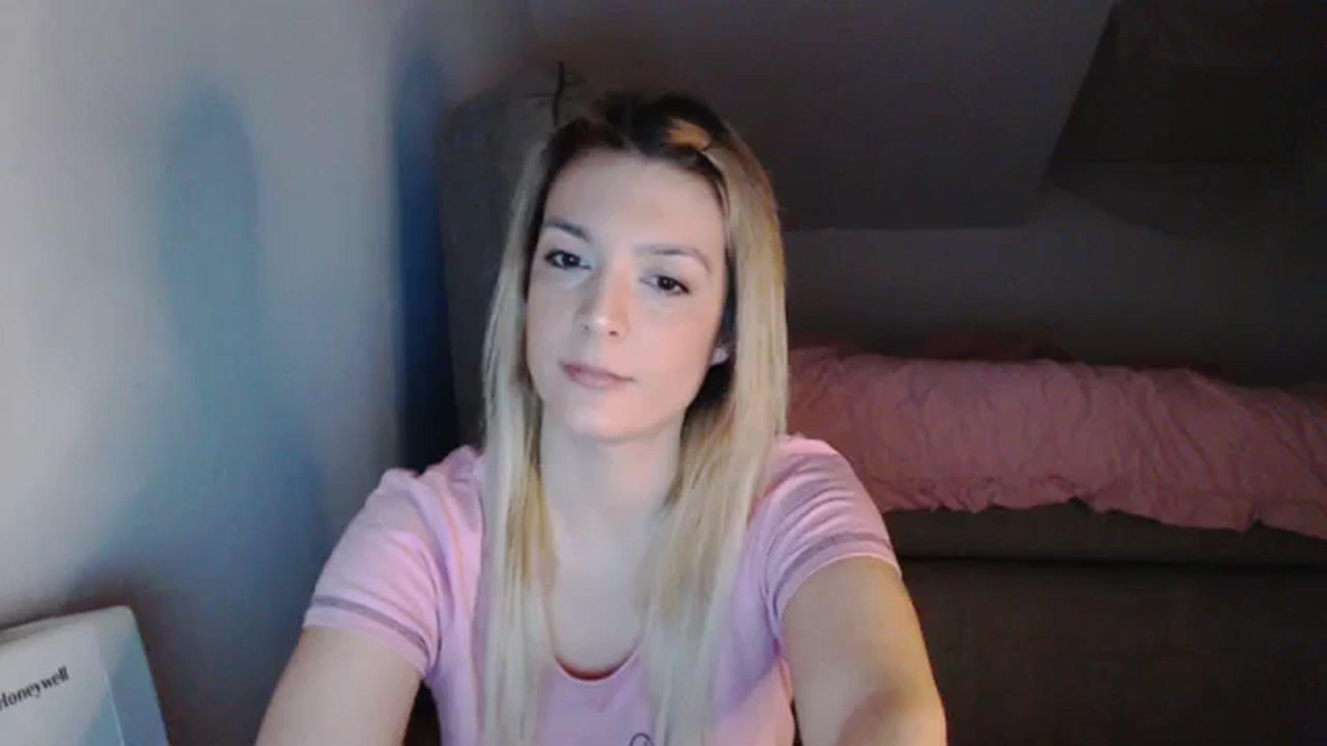 Gallery image thumbnail from AllleeS's myfreecams stream on, 01/26/2024, 14:43 image 4 of 20