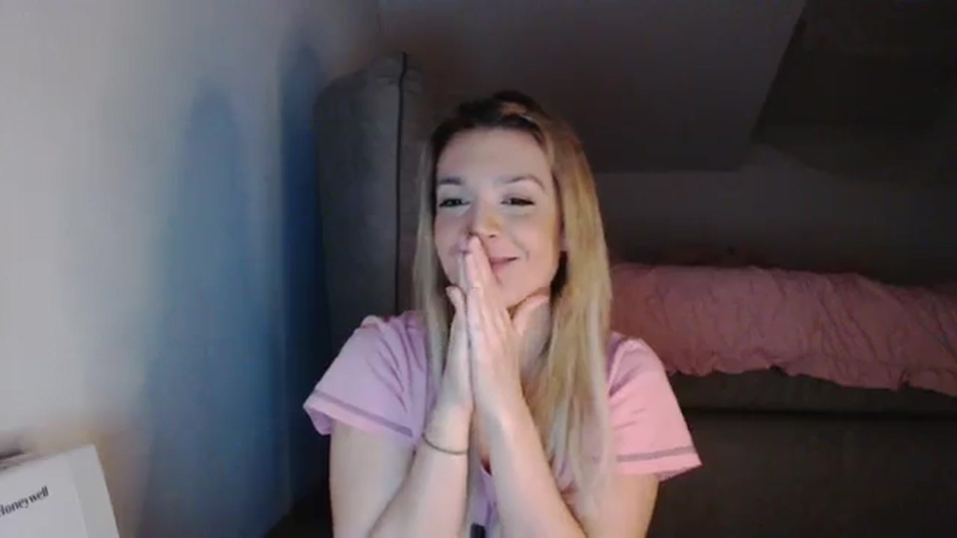 Gallery image thumbnail from AllleeS's myfreecams stream on, 01/26/2024, 14:43 image 9 of 20