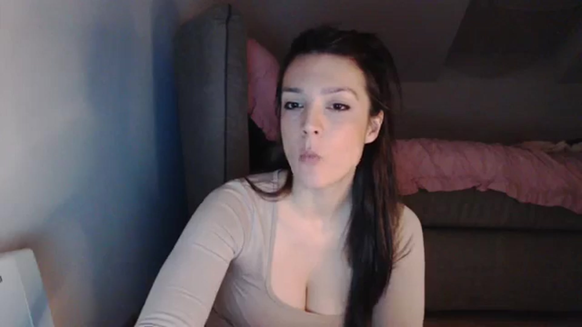 Gallery image thumbnail from AllleeS's myfreecams stream on, 02/08/2024, 14:58 image 8 of 20