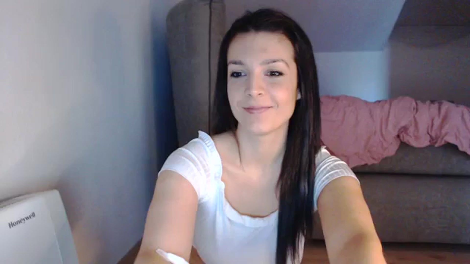 Gallery image thumbnail from AllleeS's myfreecams stream on, 02/20/2024, 13:57 image 13 of 20