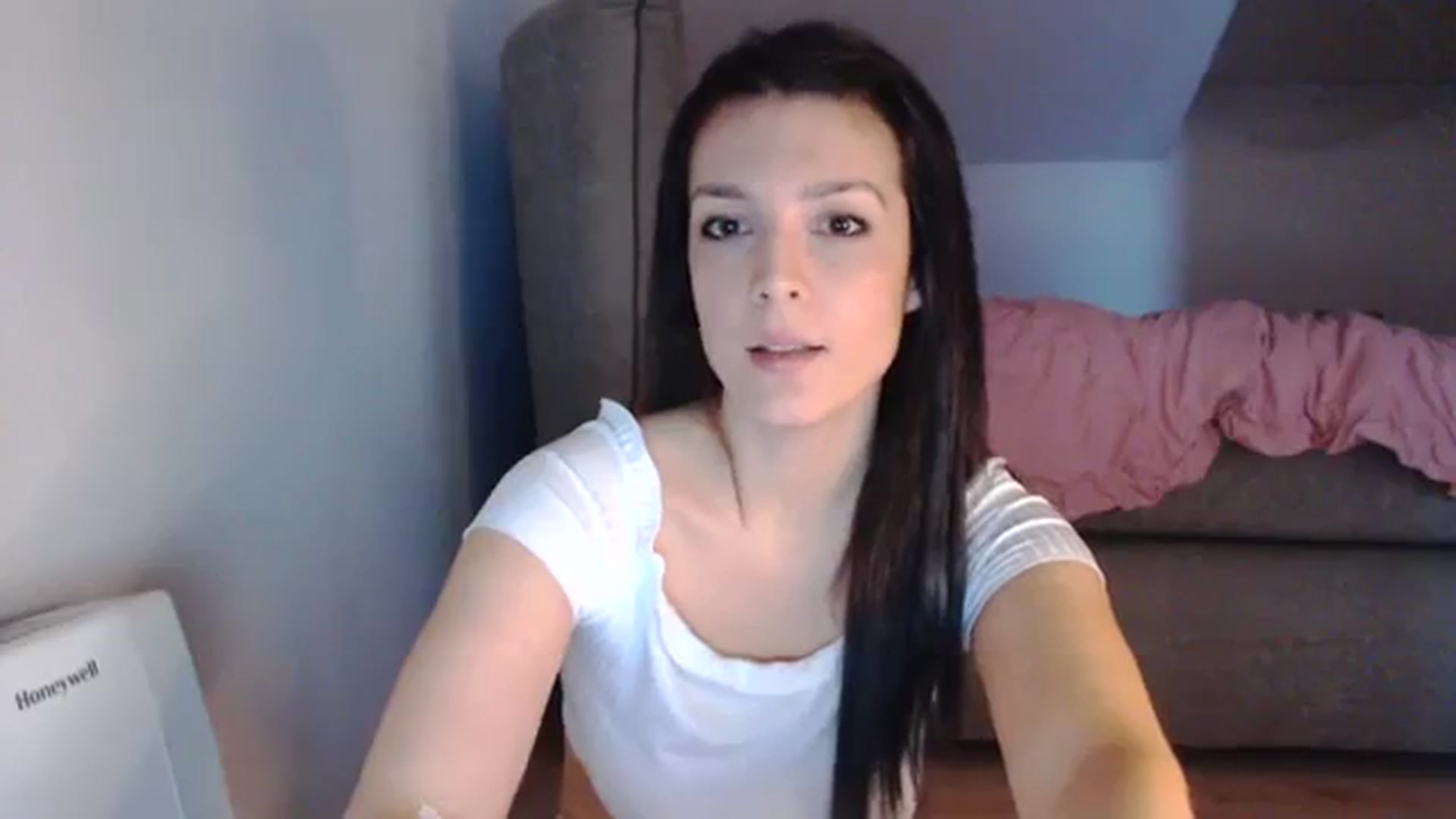 Gallery image thumbnail from AllleeS's myfreecams stream on, 02/20/2024, 13:57 image 4 of 20