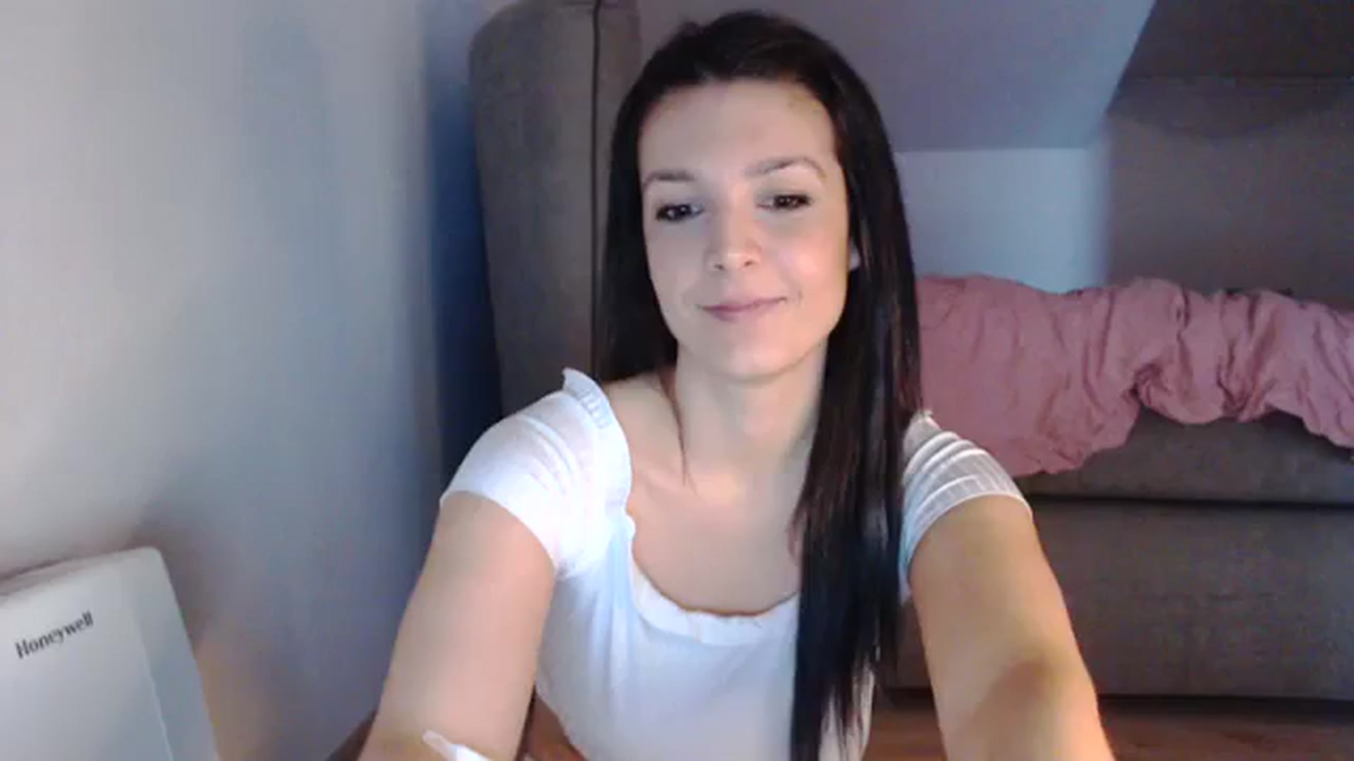 Gallery image thumbnail from AllleeS's myfreecams stream on, 02/20/2024, 13:57 image 9 of 20