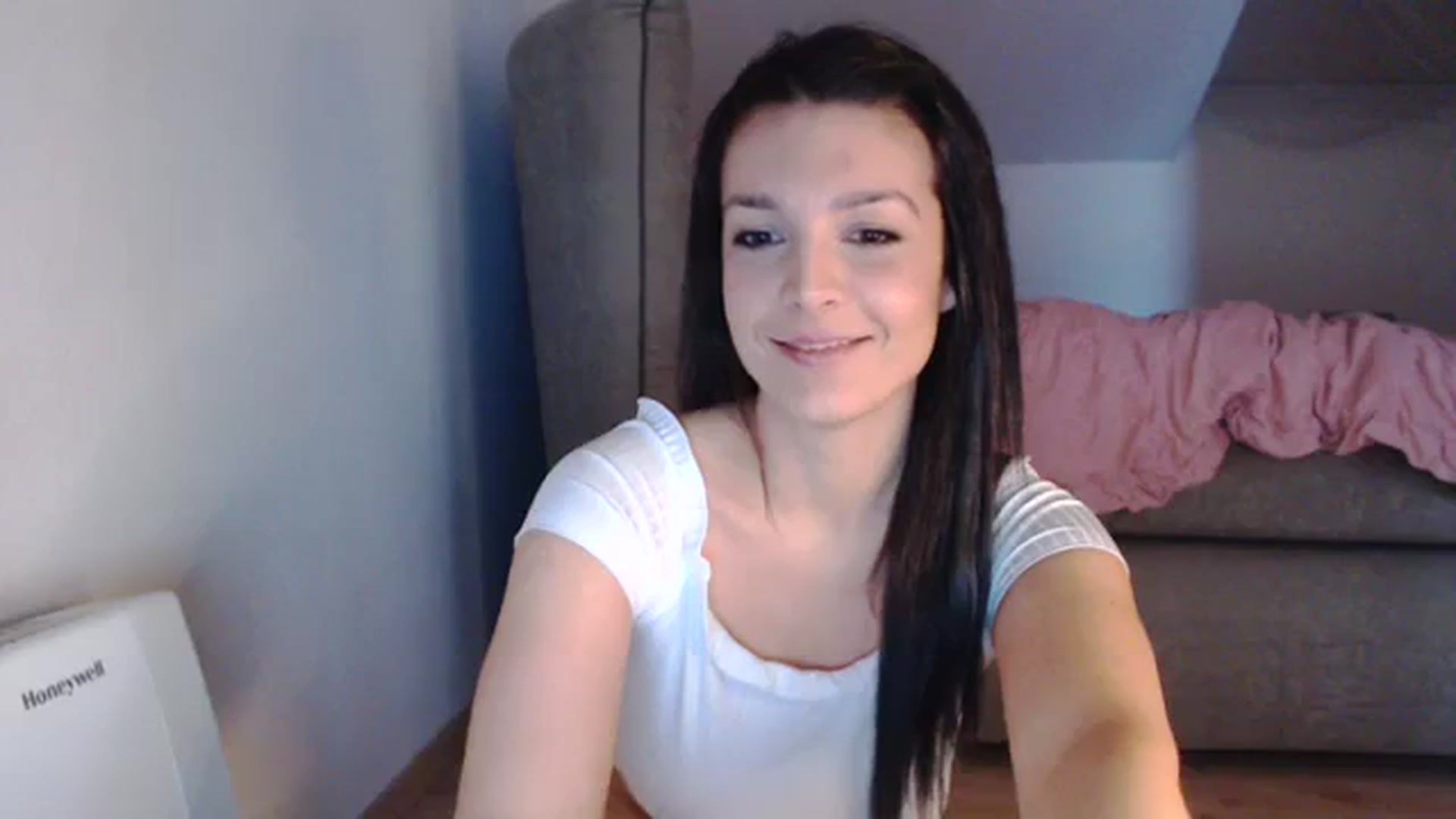 Gallery image thumbnail from AllleeS's myfreecams stream on, 02/20/2024, 13:57 image 8 of 20