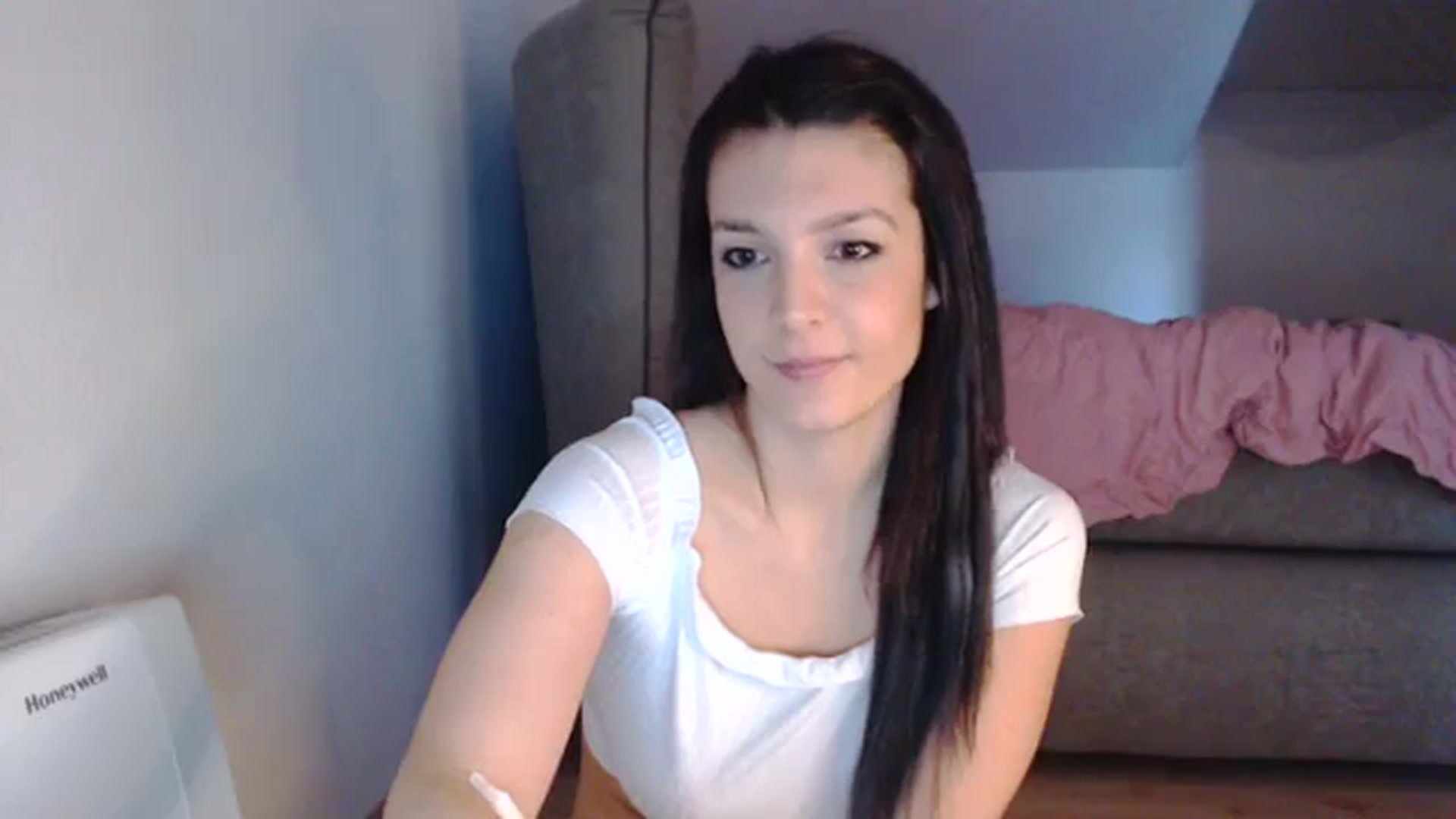 Gallery image thumbnail from AllleeS's myfreecams stream on, 02/20/2024, 13:57 image 12 of 20