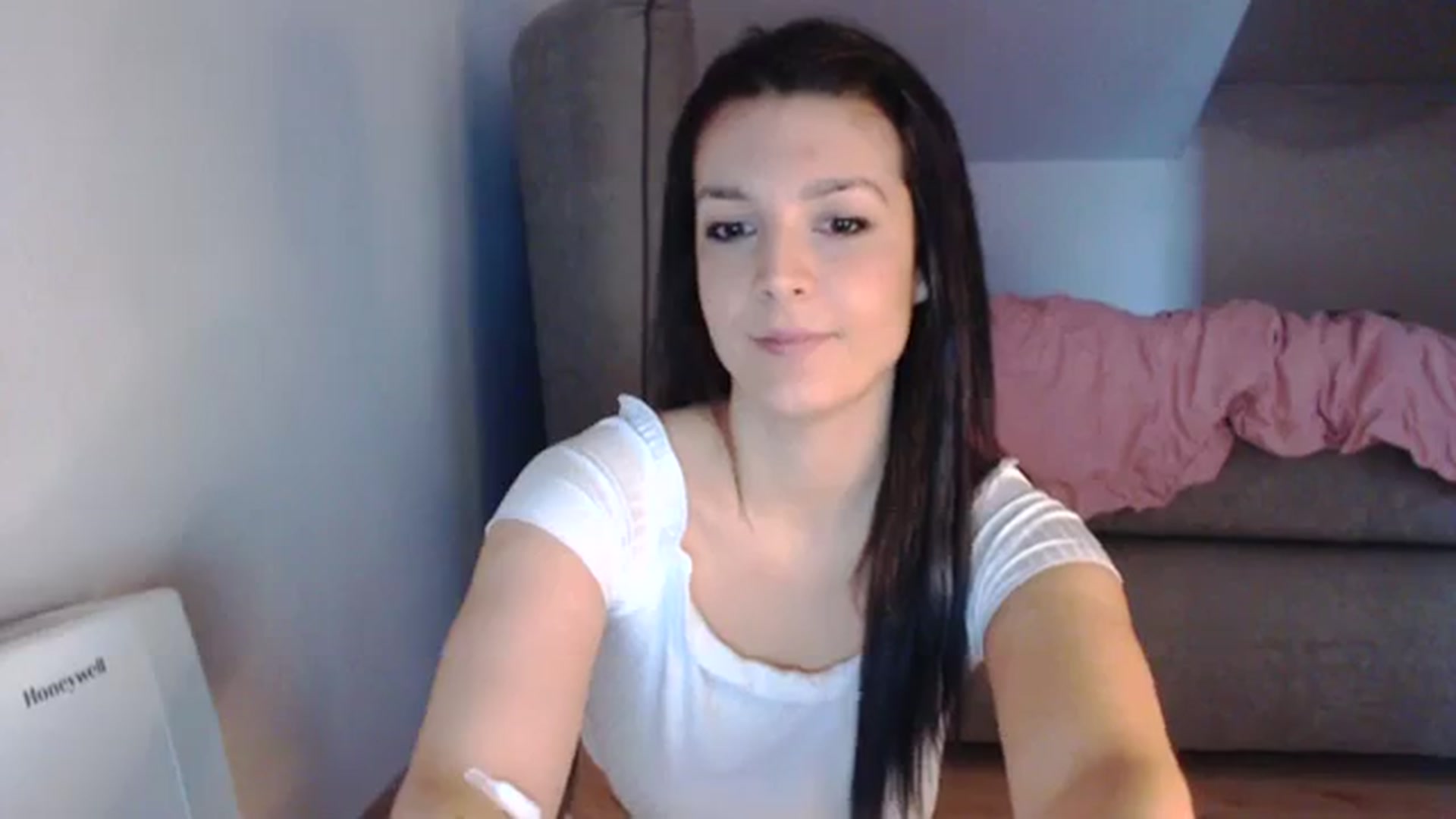 Gallery image thumbnail from AllleeS's myfreecams stream on, 02/20/2024, 13:57 image 11 of 20