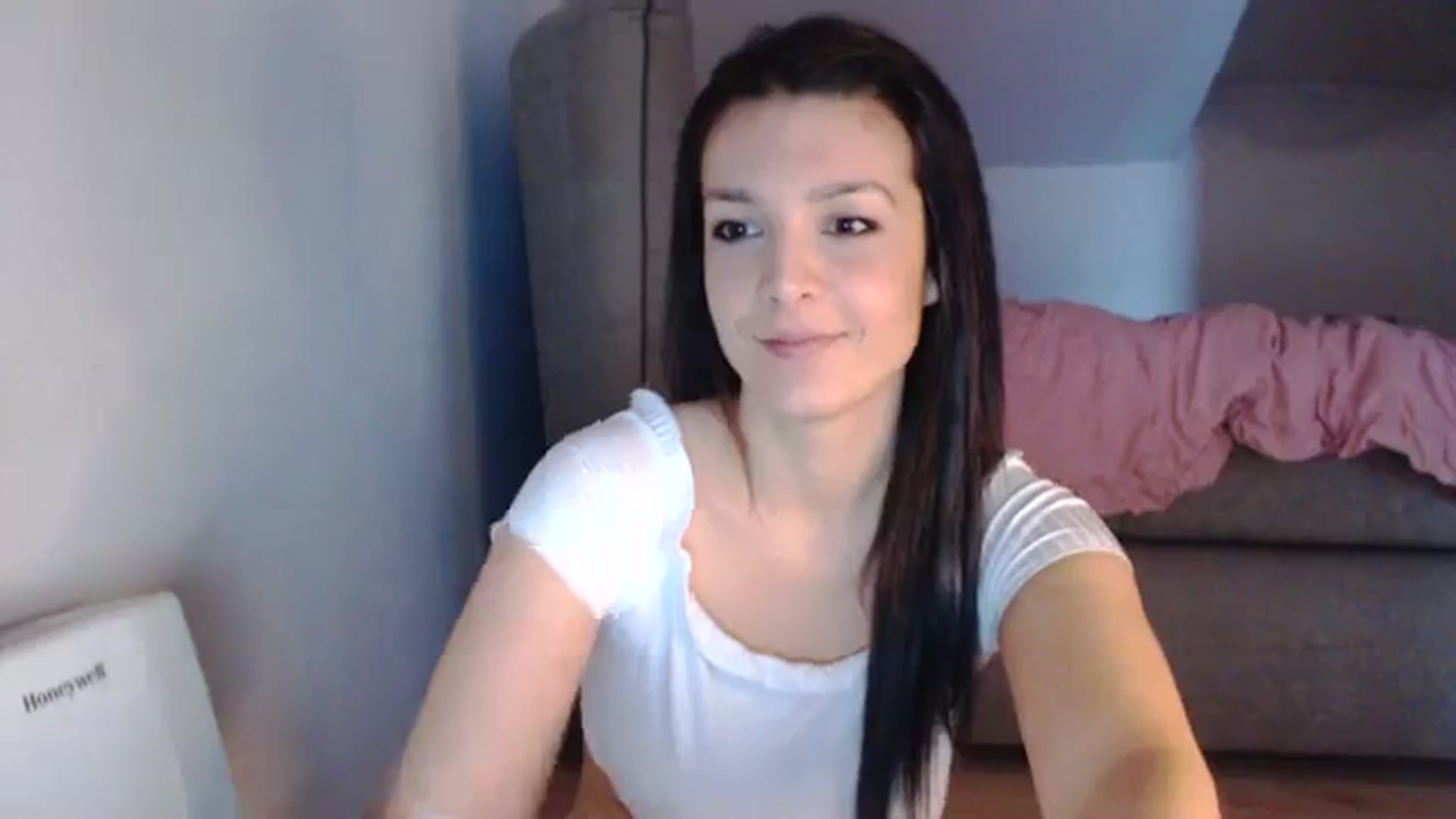 Gallery image thumbnail from AllleeS's myfreecams stream on, 02/20/2024, 13:57 image 10 of 20