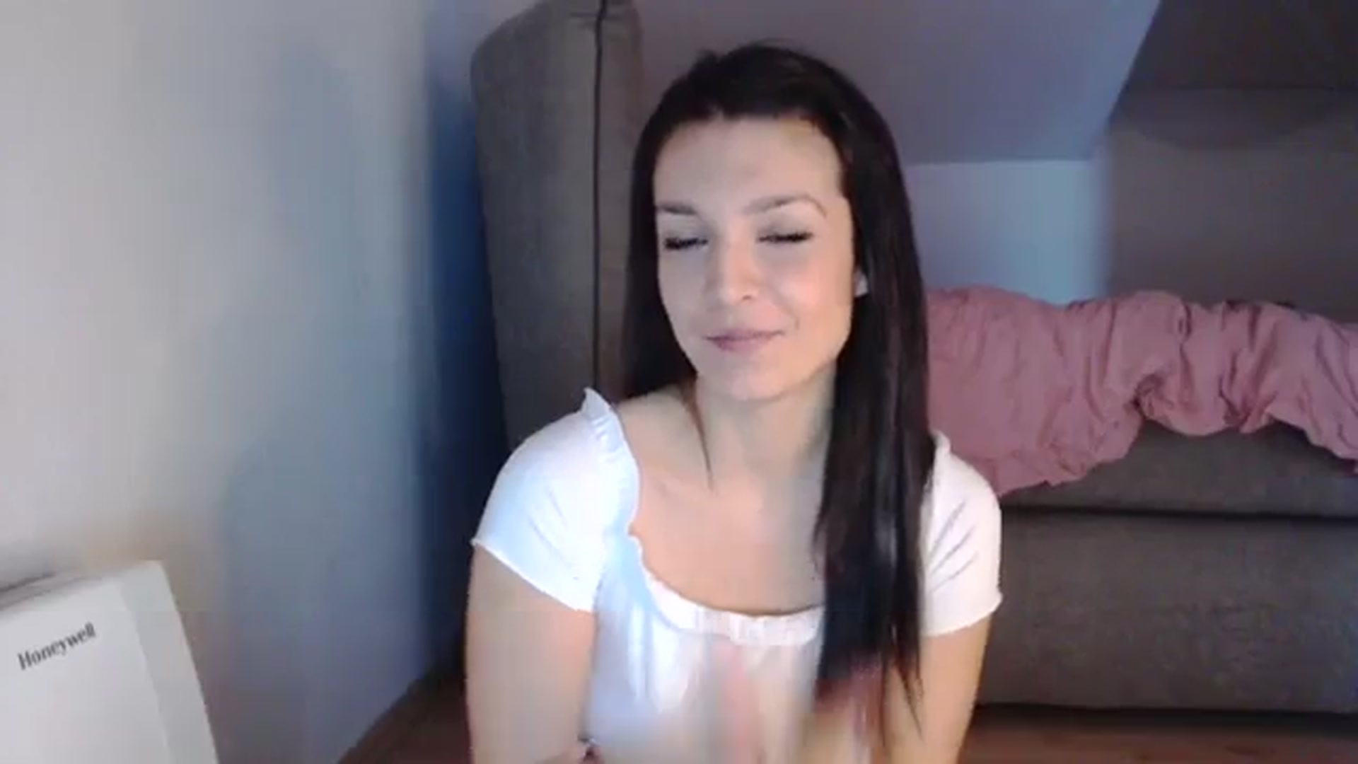 Gallery image thumbnail from AllleeS's myfreecams stream on, 02/20/2024, 13:57 image 7 of 20