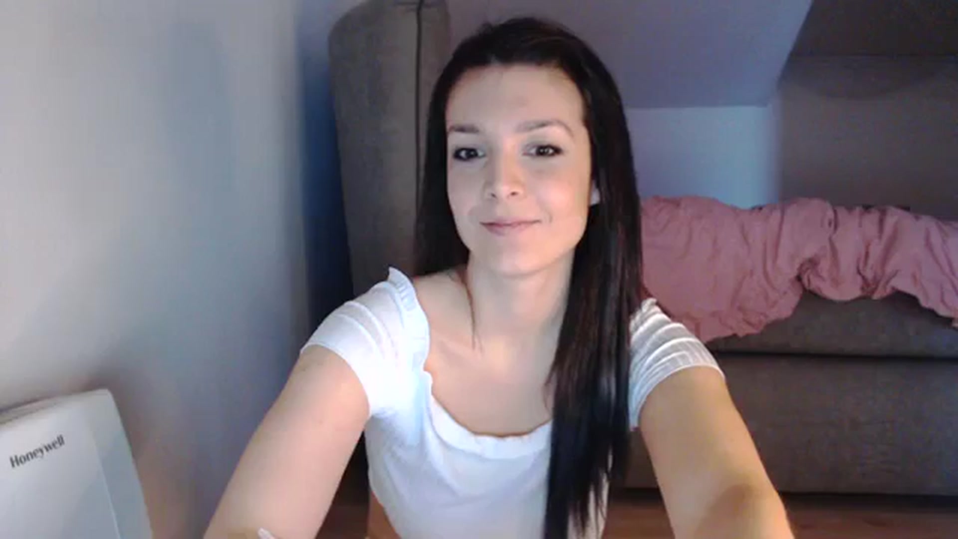 Gallery image thumbnail from AllleeS's myfreecams stream on, 02/20/2024, 13:57 image 3 of 20