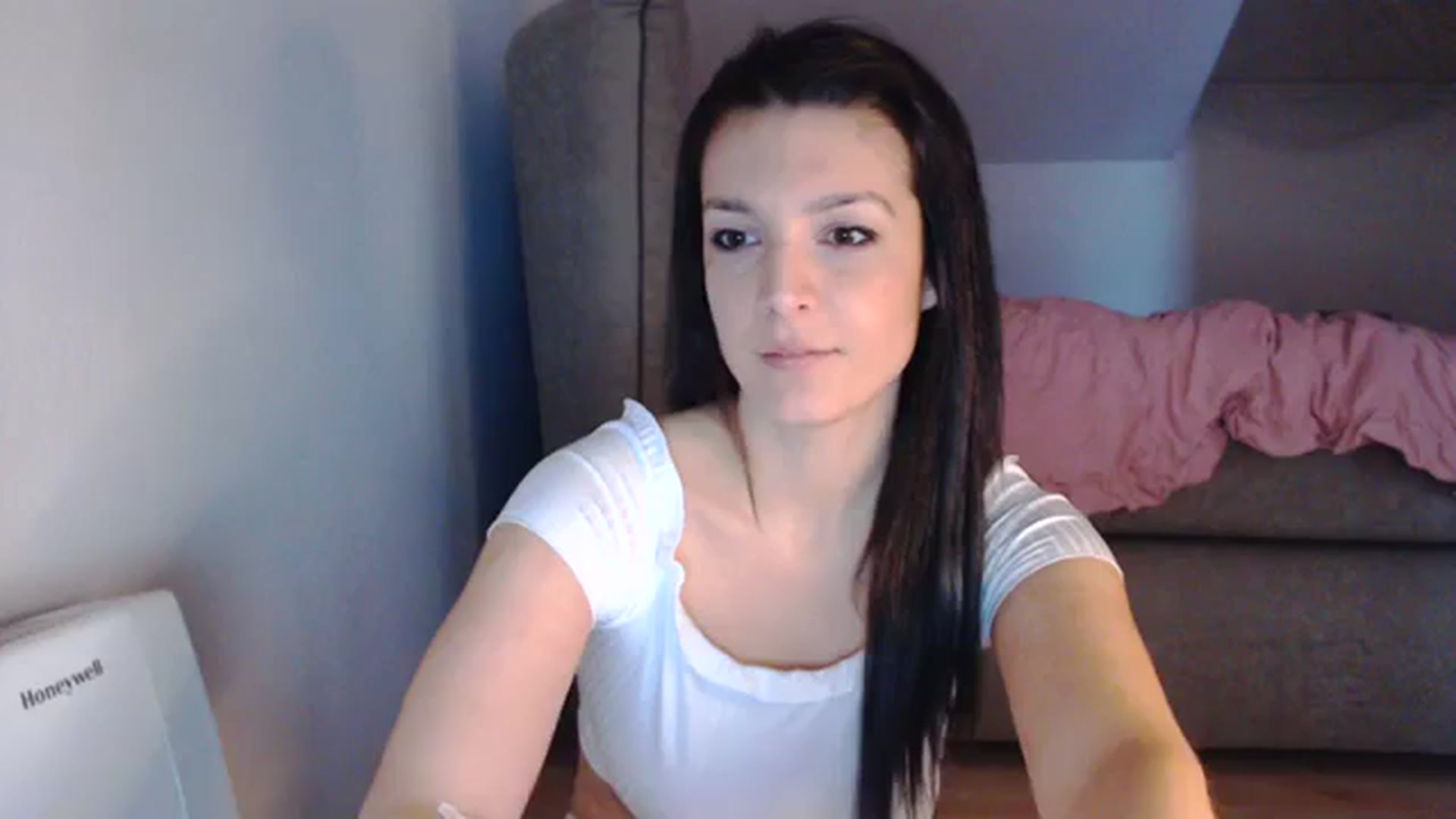 Gallery image thumbnail from AllleeS's myfreecams stream on, 02/20/2024, 13:57 image 6 of 20