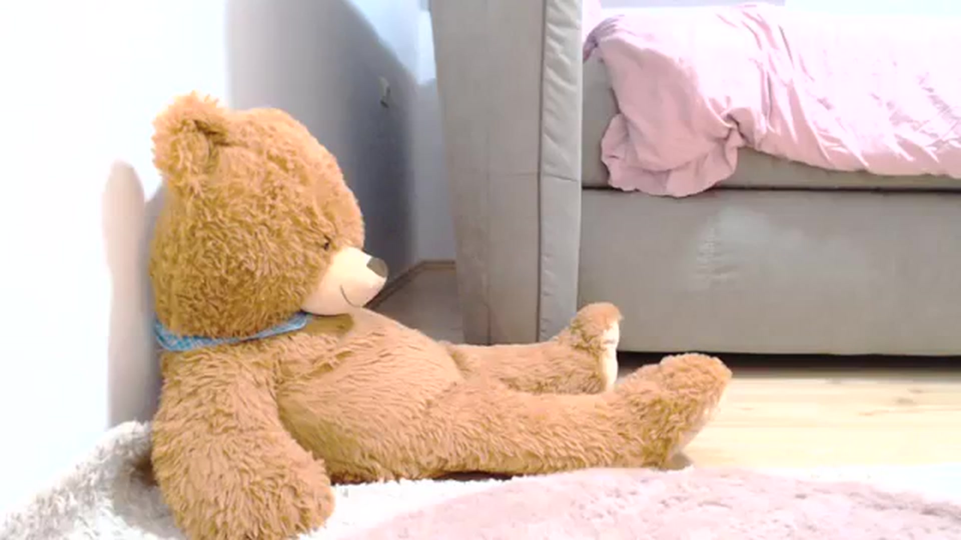 Gallery image thumbnail from AllleeS's myfreecams stream on, 03/23/2024, 16:00 image 16 of 20