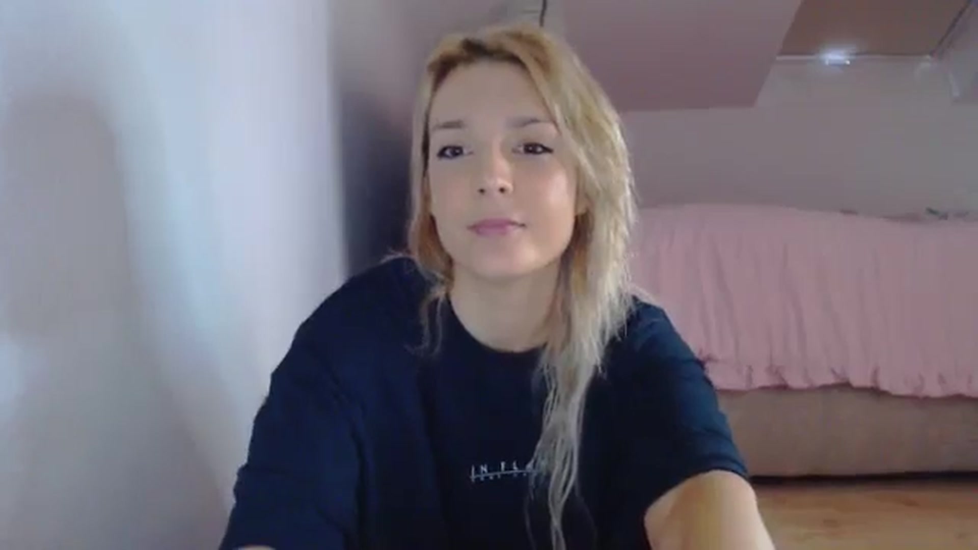 Gallery image thumbnail from AllleeS's myfreecams stream on, 08/31/2024, 12:04 image 7 of 20