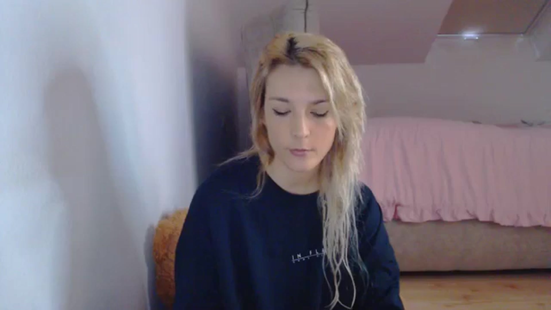 Gallery image thumbnail from AllleeS's myfreecams stream on, 08/31/2024, 12:04 image 2 of 20
