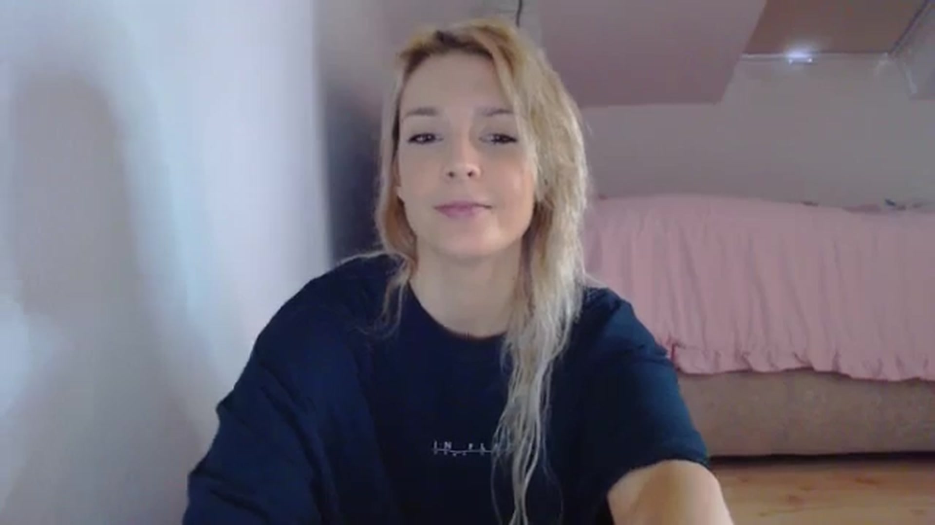 Gallery image thumbnail from AllleeS's myfreecams stream on, 08/31/2024, 12:04 image 3 of 20