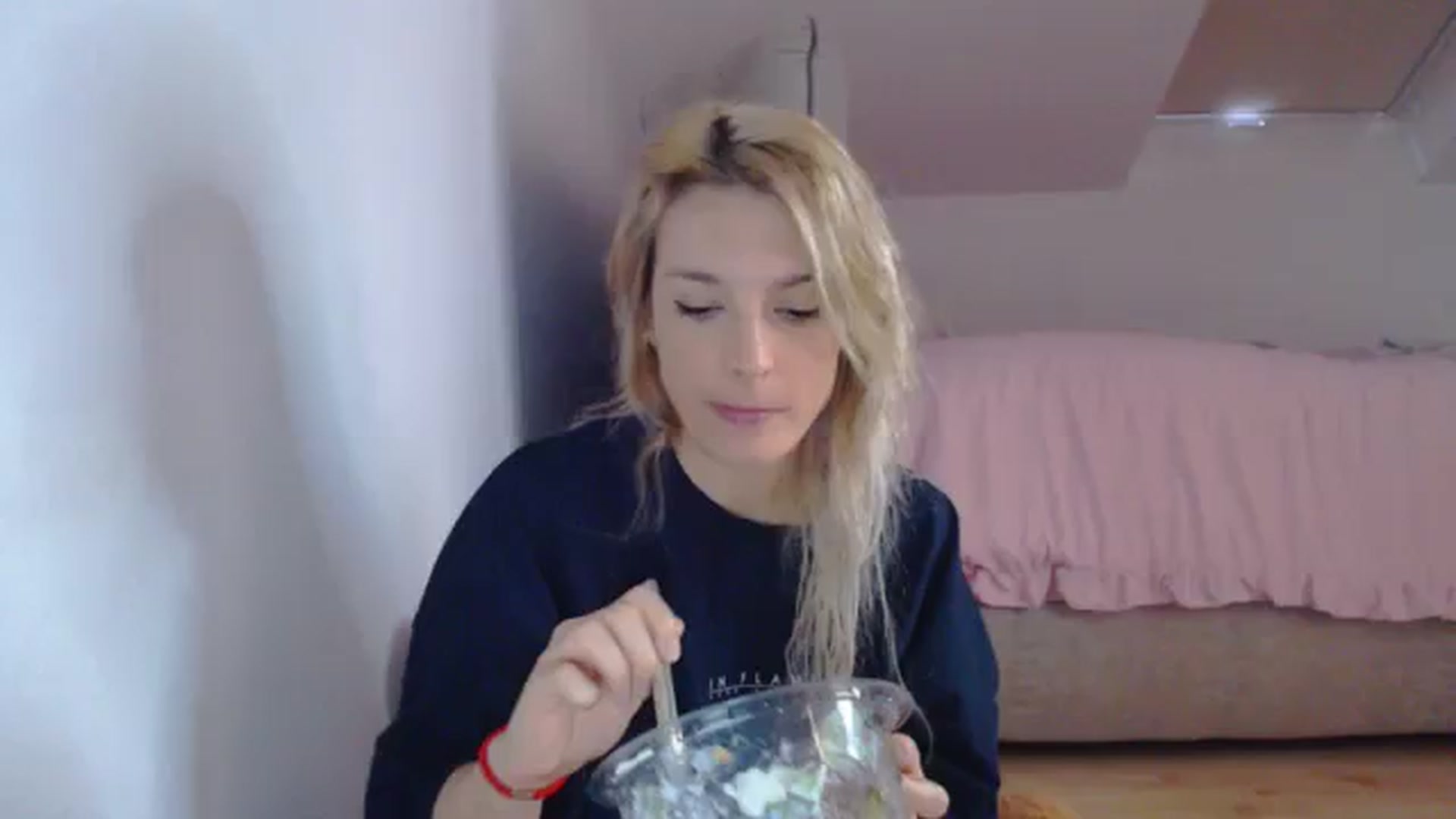 Gallery image thumbnail from AllleeS's myfreecams stream on, 08/31/2024, 12:04 image 11 of 20