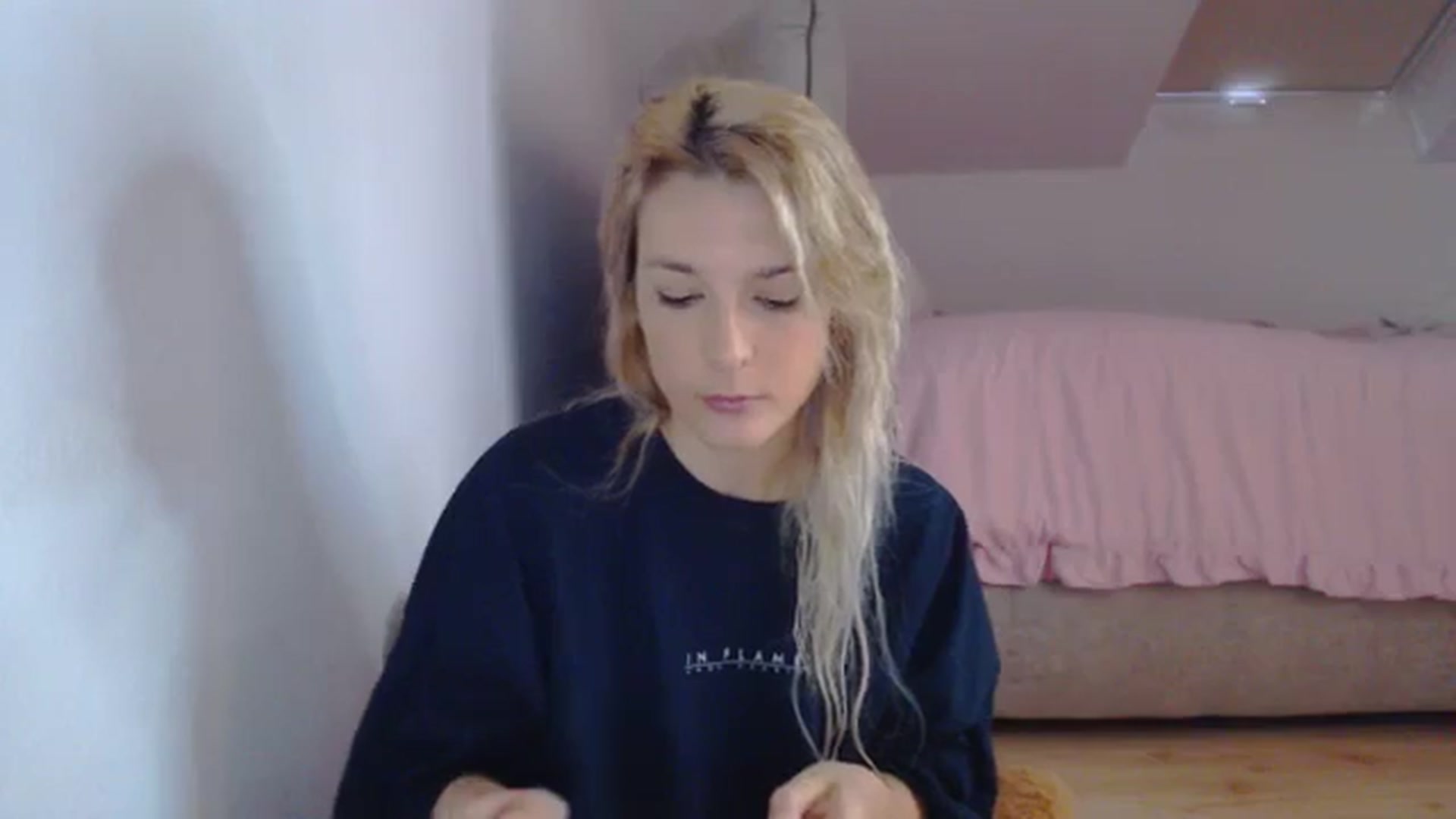 Gallery image thumbnail from AllleeS's myfreecams stream on, 08/31/2024, 12:04 image 6 of 20