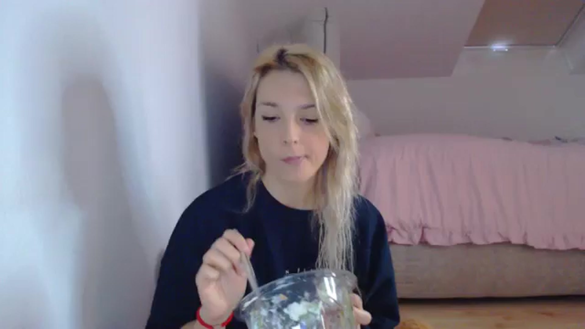 Gallery image thumbnail from AllleeS's myfreecams stream on, 08/31/2024, 12:04 image 13 of 20